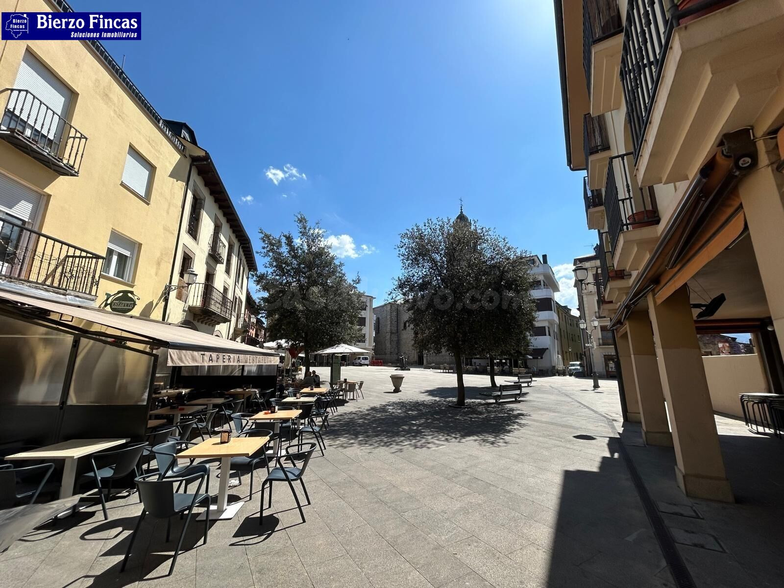 OPORTUNIDAD DE INVERSIÓN EN EL CASCO ANTIGUO DE PONFERRADA - foto 2