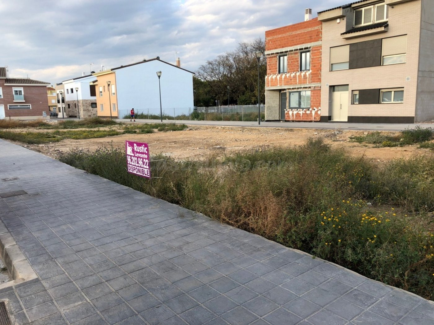 ESTUPENDO SOLAR JUNTO AL PARQUE DE LA BOMBILLA - foto 2
