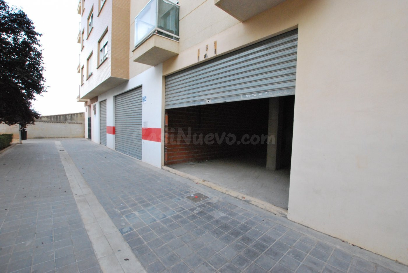 Local comercial Lliria tranquila zona frente parque ajardina