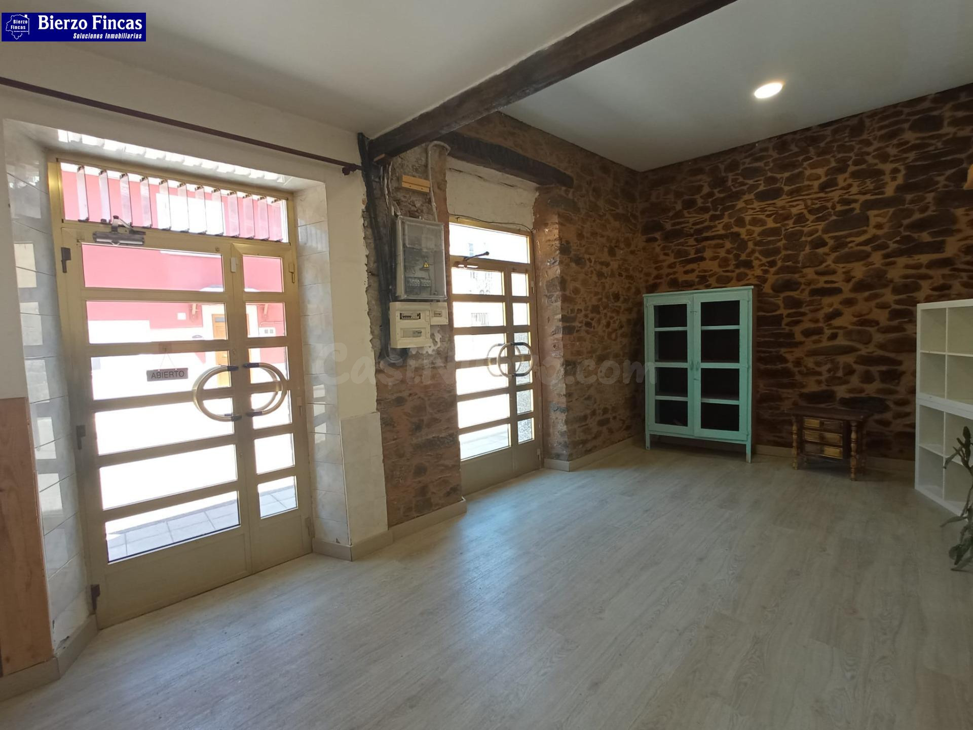 SE VENDE VIVIENDA CON PANADERÍA - foto 2