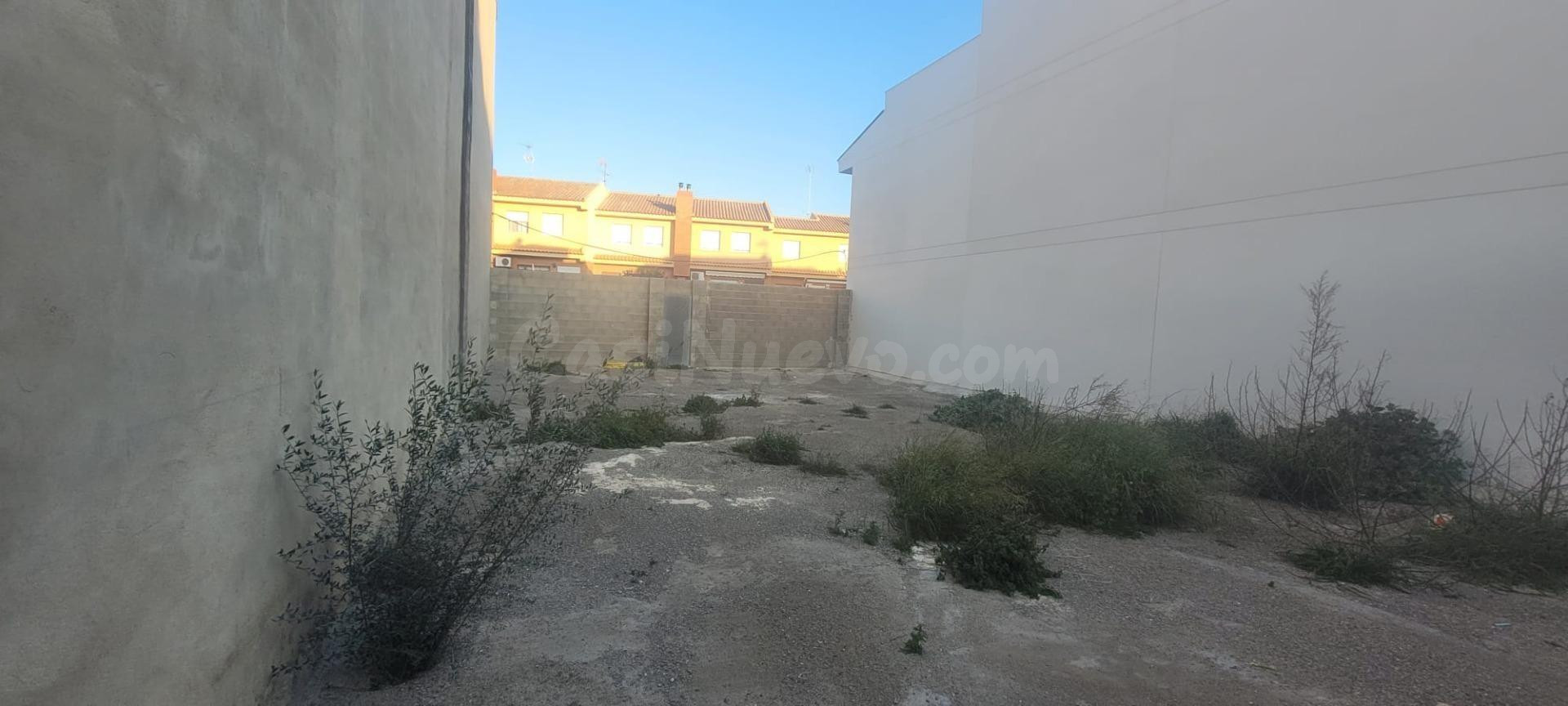 SOLAR SITUADO EN AVENIDA PRINCIPAL DE LLIRIA - foto 3