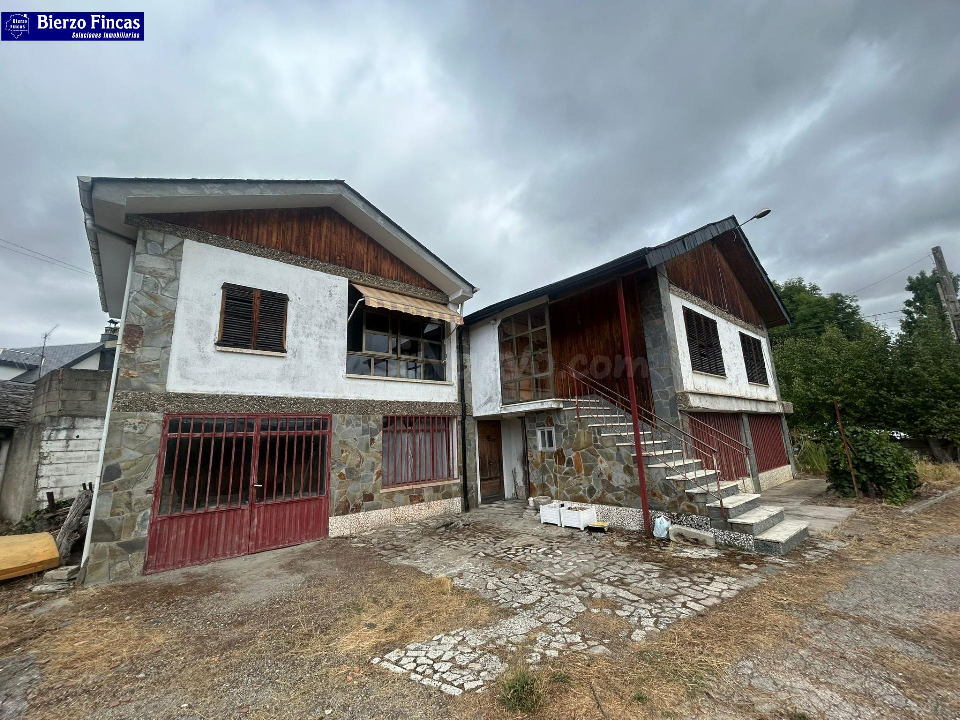 SE VENDE CASA EN CARRACEDELO