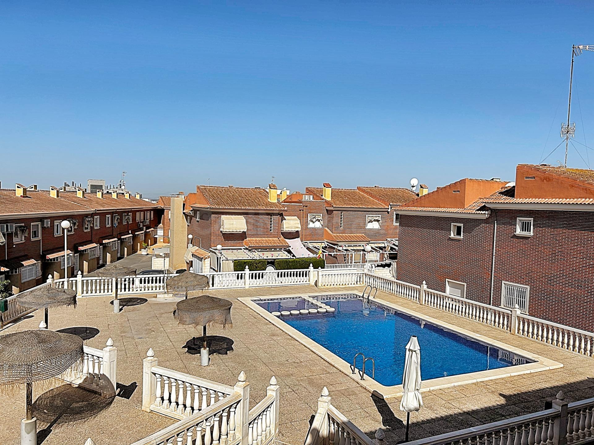 Chalet adosado en zona Eroski