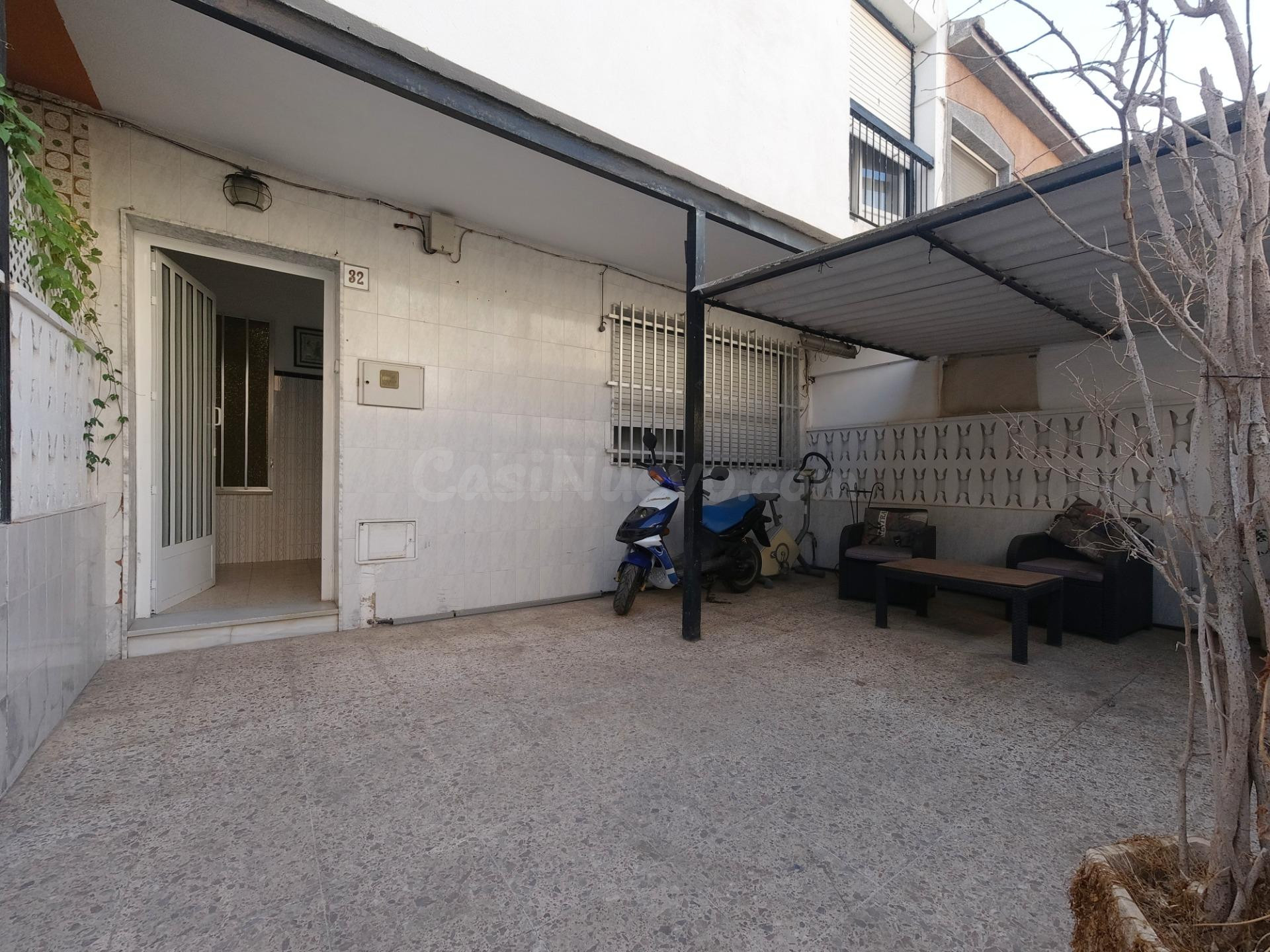 Amplio Bungalow en Santa Pola, Perfecto para Familias