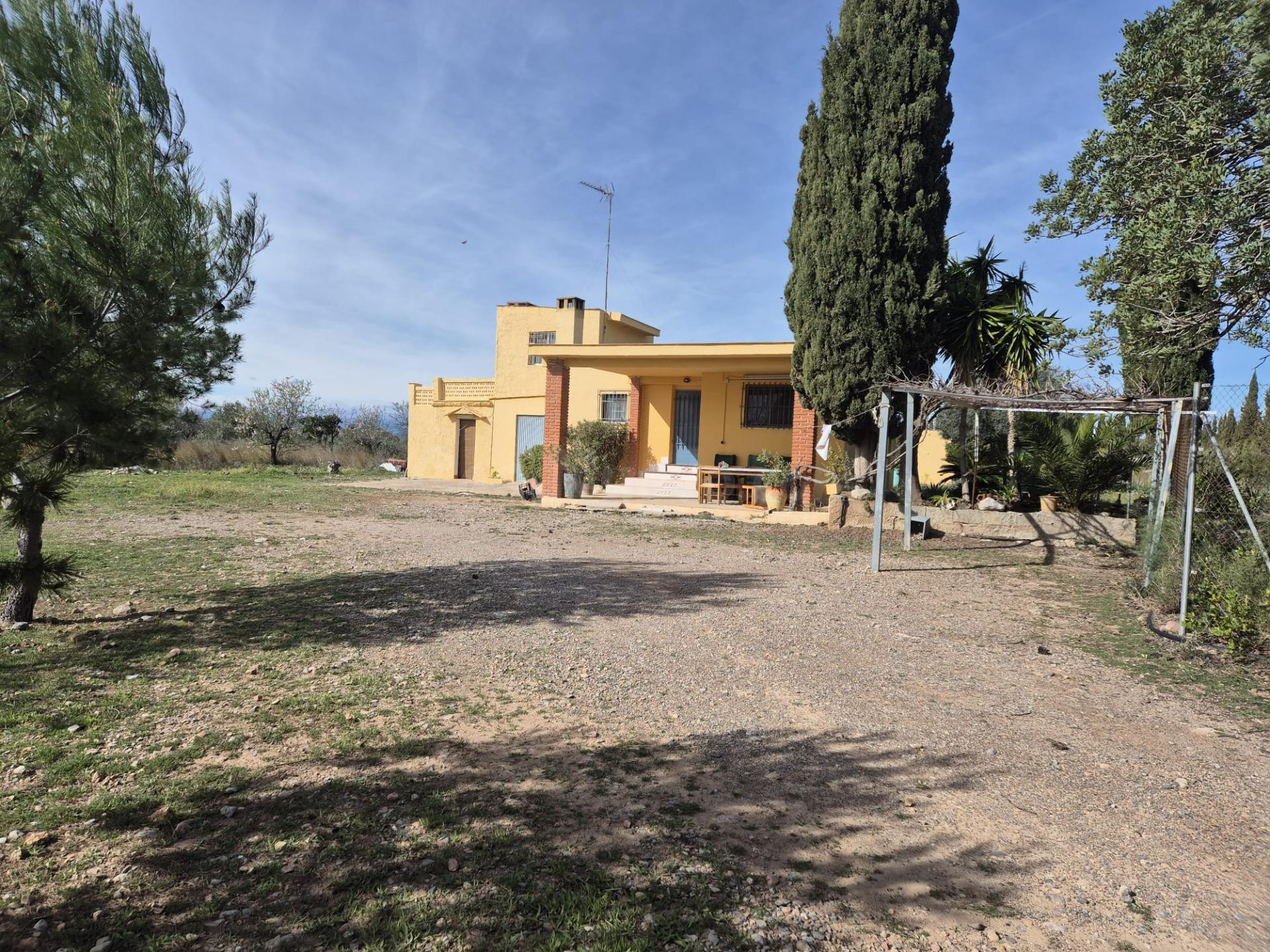 CASA DE CAMPO CON 20636M2 DE TERRENO
