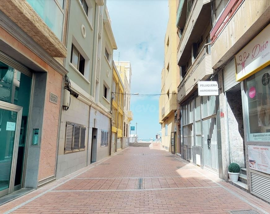 Fantástico local a 50 metros del Paseo de Las Canteras - foto 2