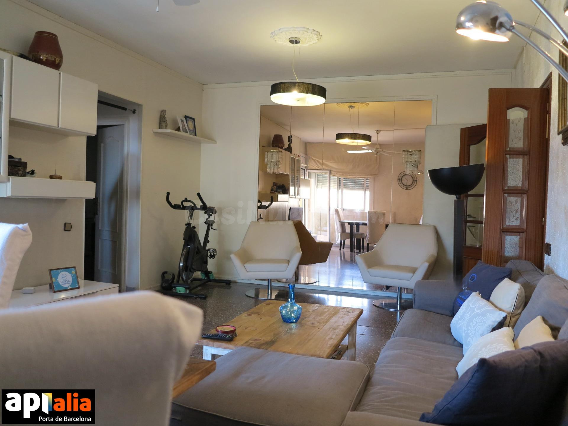 Amplio piso de 4 habitaciones luminoso en Esplugues de Llobr - foto 3