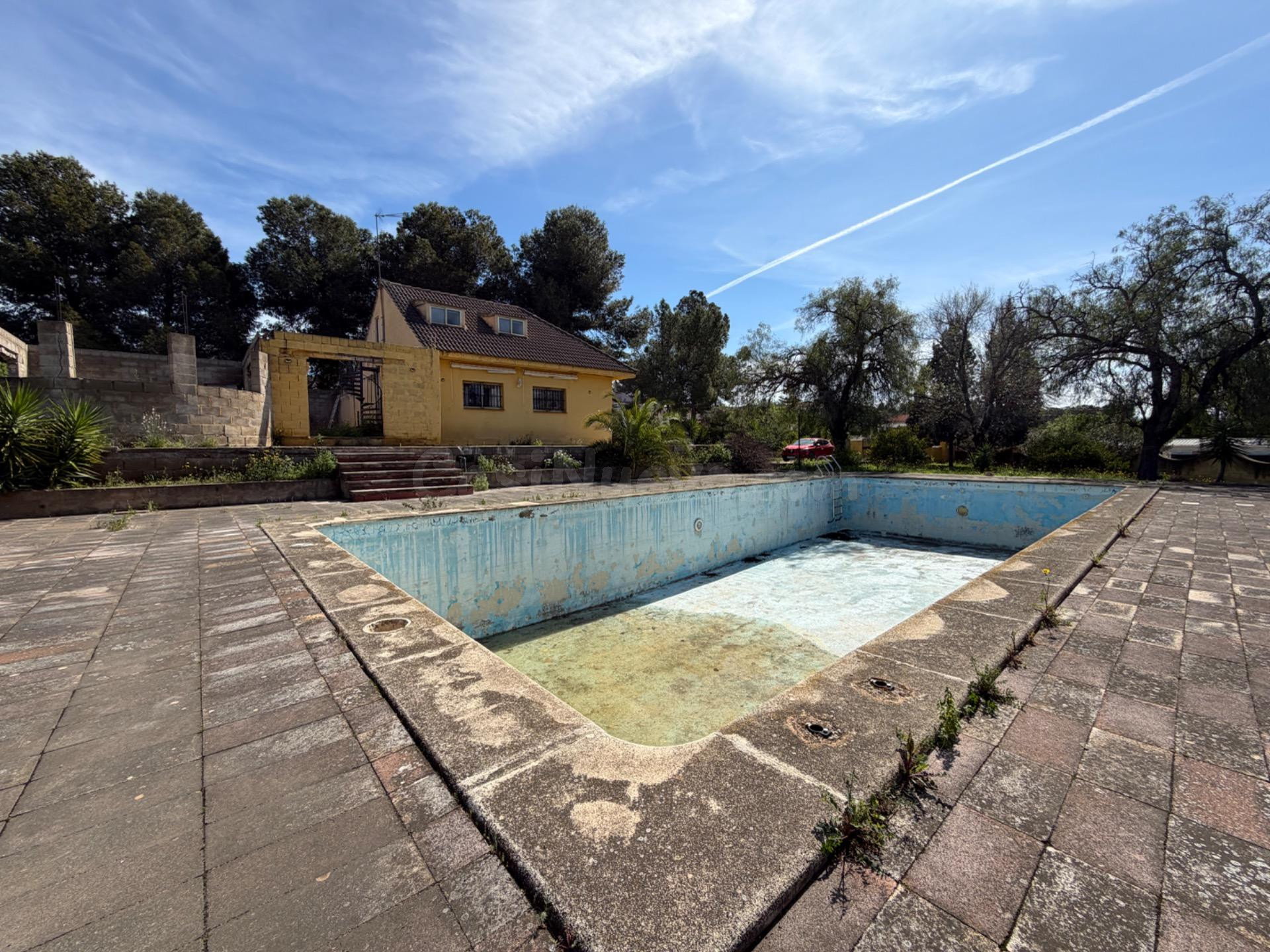 Chalet en Lliria: Tu Oasis Privado con Amplia Parcela y Vist - foto 5