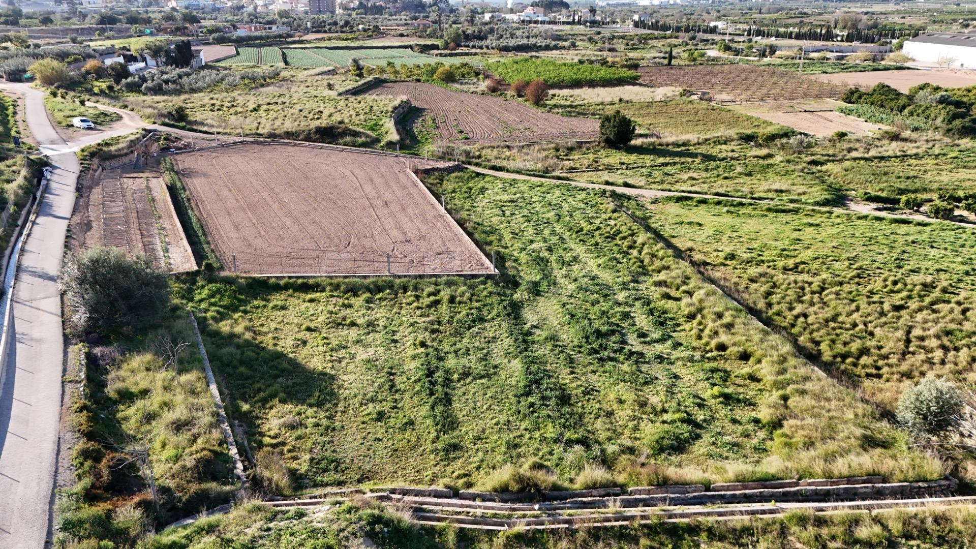 Terreno rustico, próximo a todos los servicios - foto 3