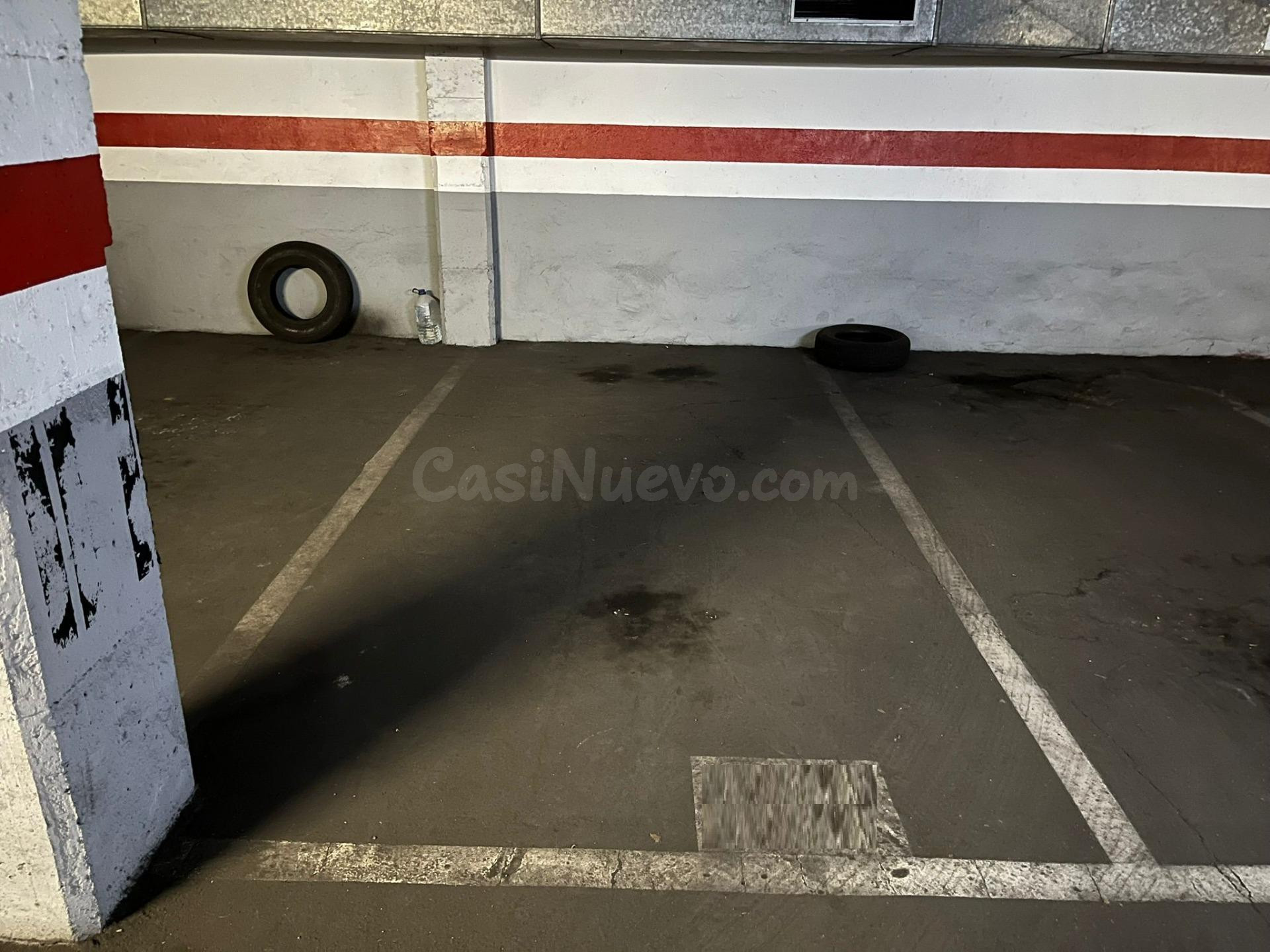 Plaza de parking en Travesía Industrial de Bellvitge - foto 2