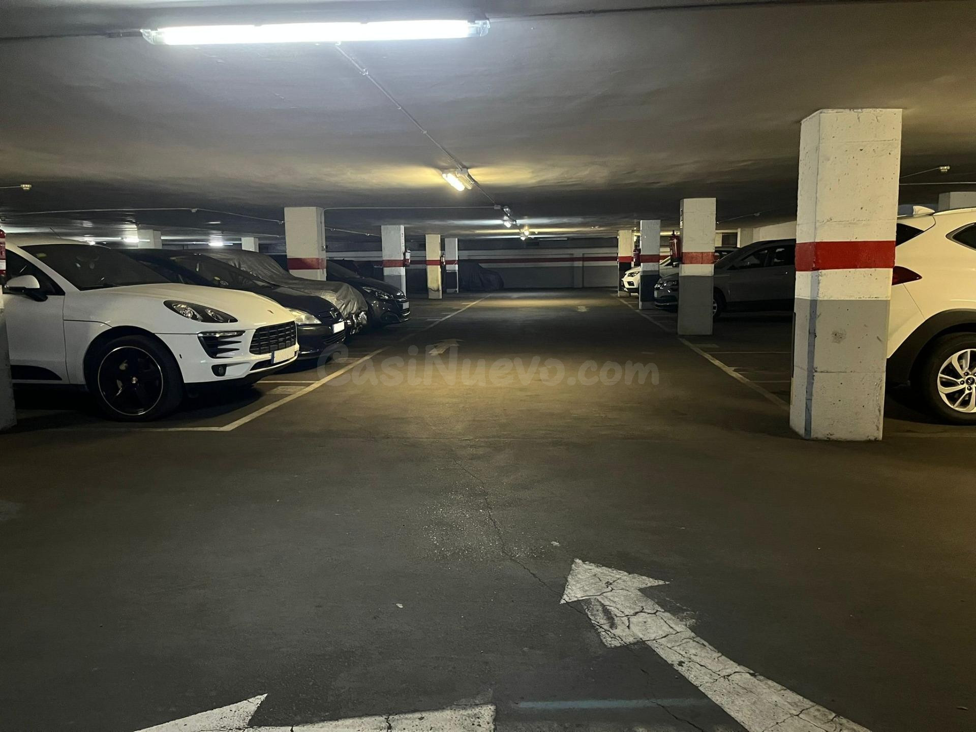 Plaza de parking en Travesía Industrial de Bellvitge - foto 4