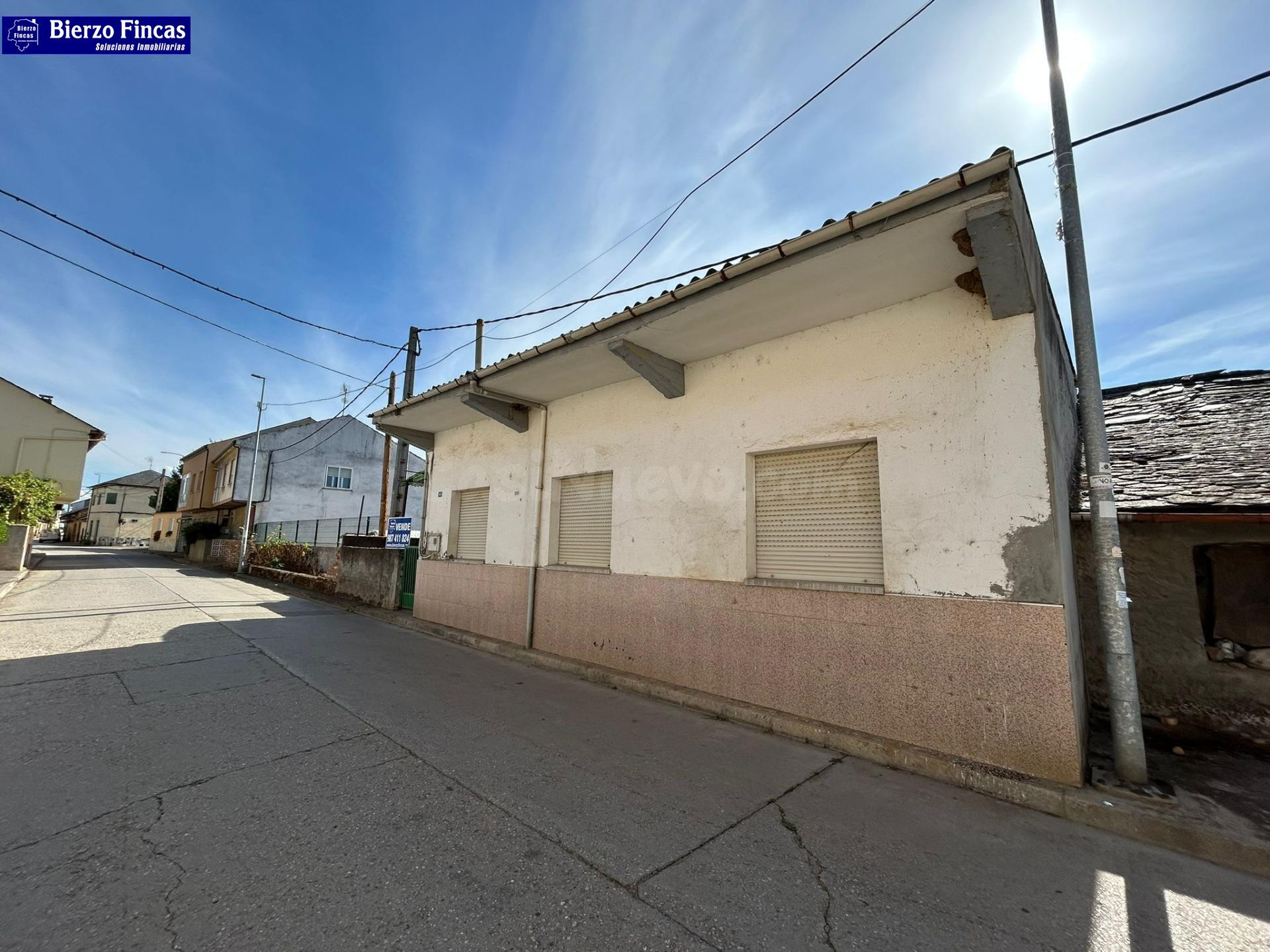 SE VENDE CASA CON PATIO PARA REFORMAR EN PLENO CASCO URBANO  - foto 4