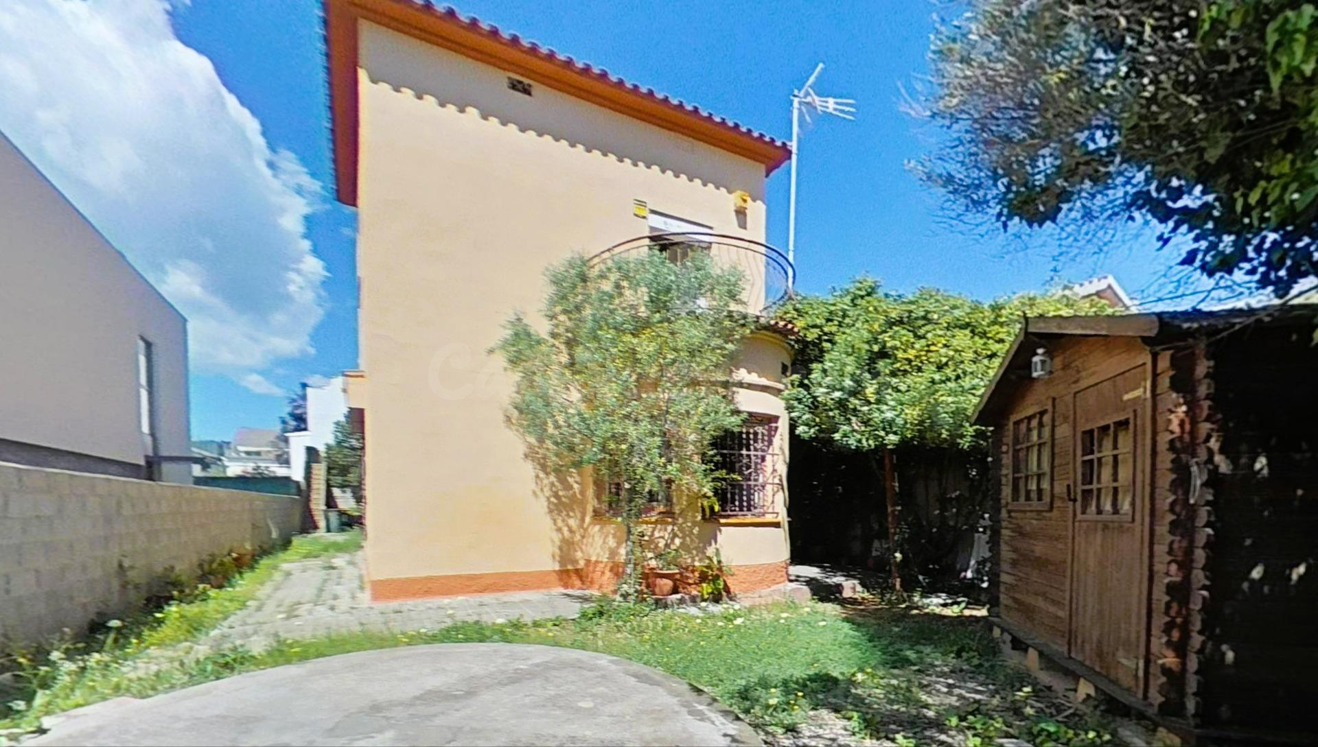 Casa esquinera con gran jardín y infinitas posibilidades en  - foto 5
