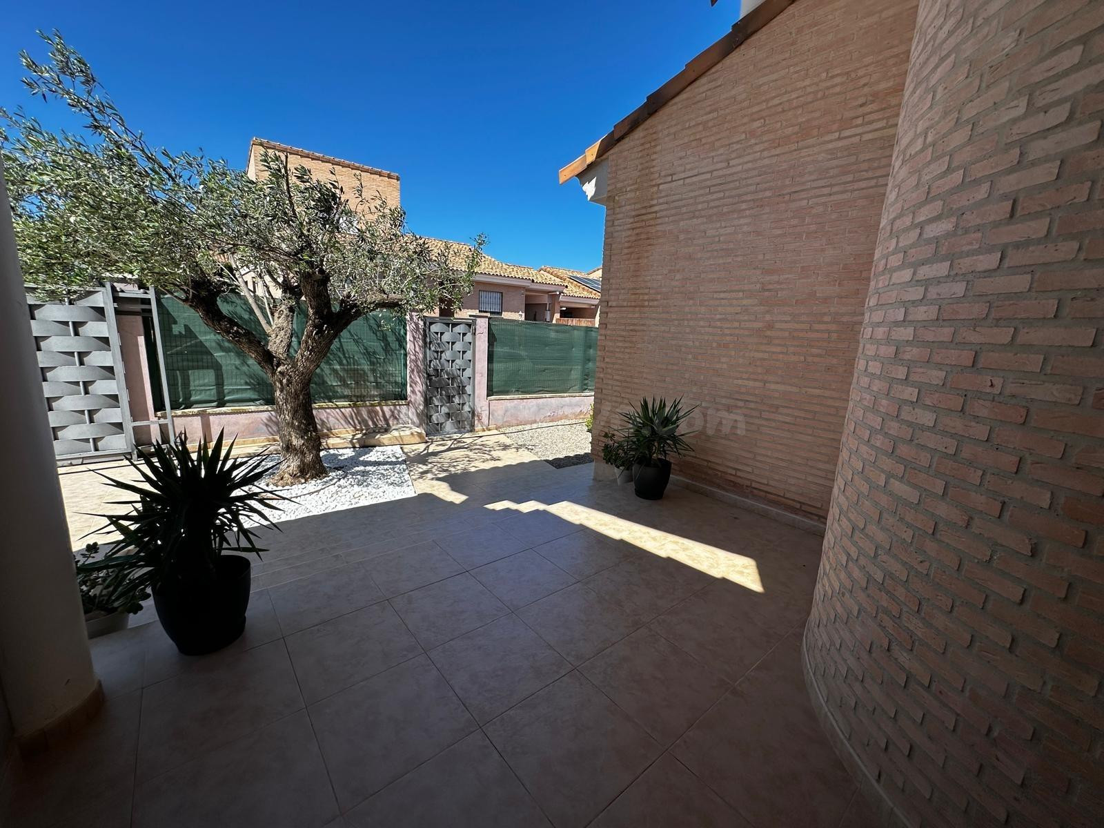 EXCLUSIVO CHALET CON PISCINA Y AMPLIAS TERRAZAS - foto 4
