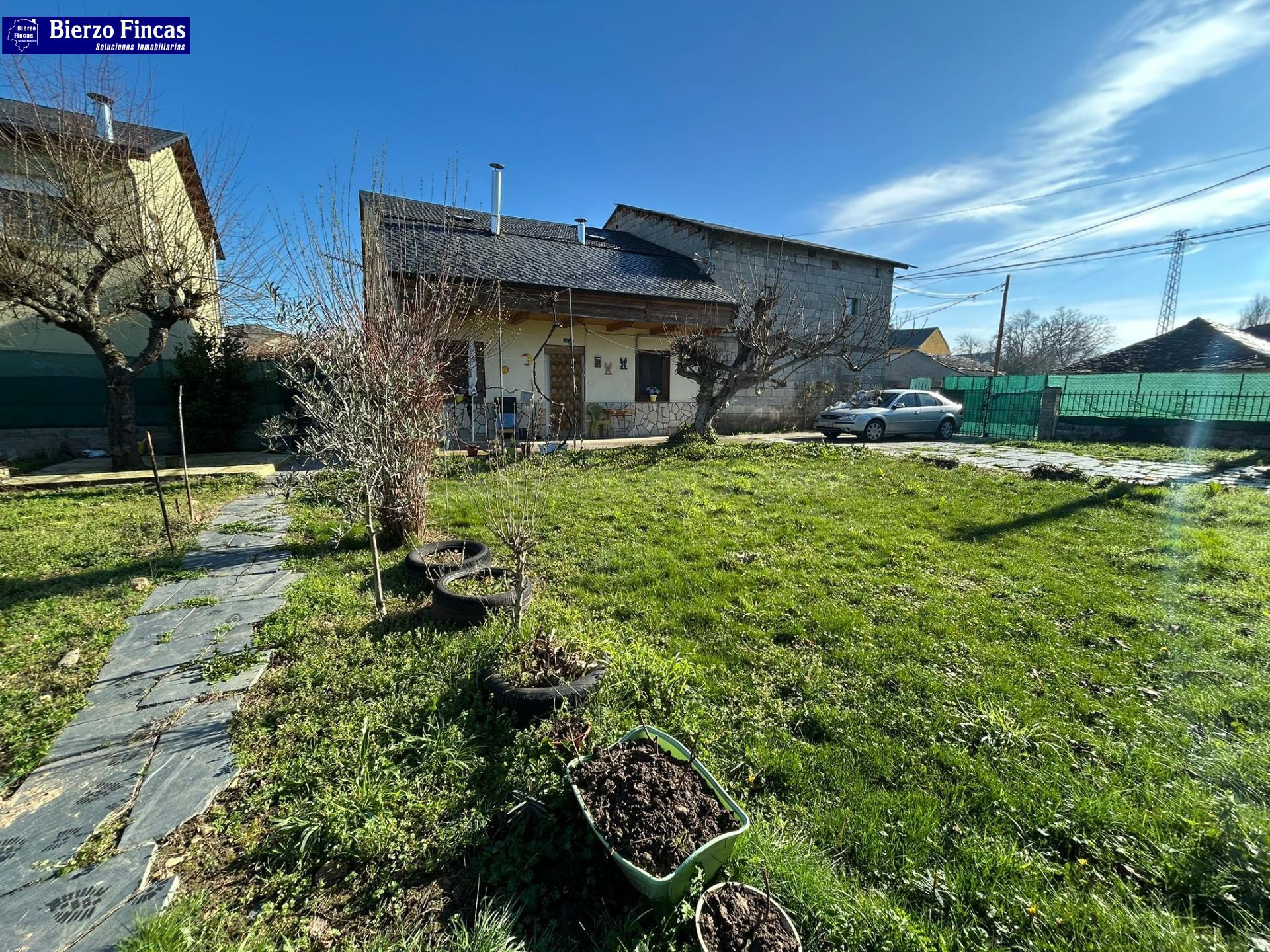 SE VENDE CASA EN CARRACEDELO
