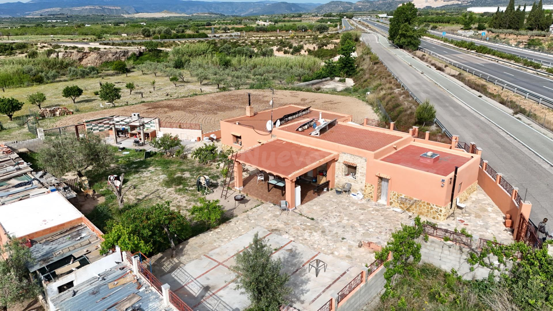 CHALET CON AMPLIA PARCELA EN VILLAR DEL ARZOBISPO