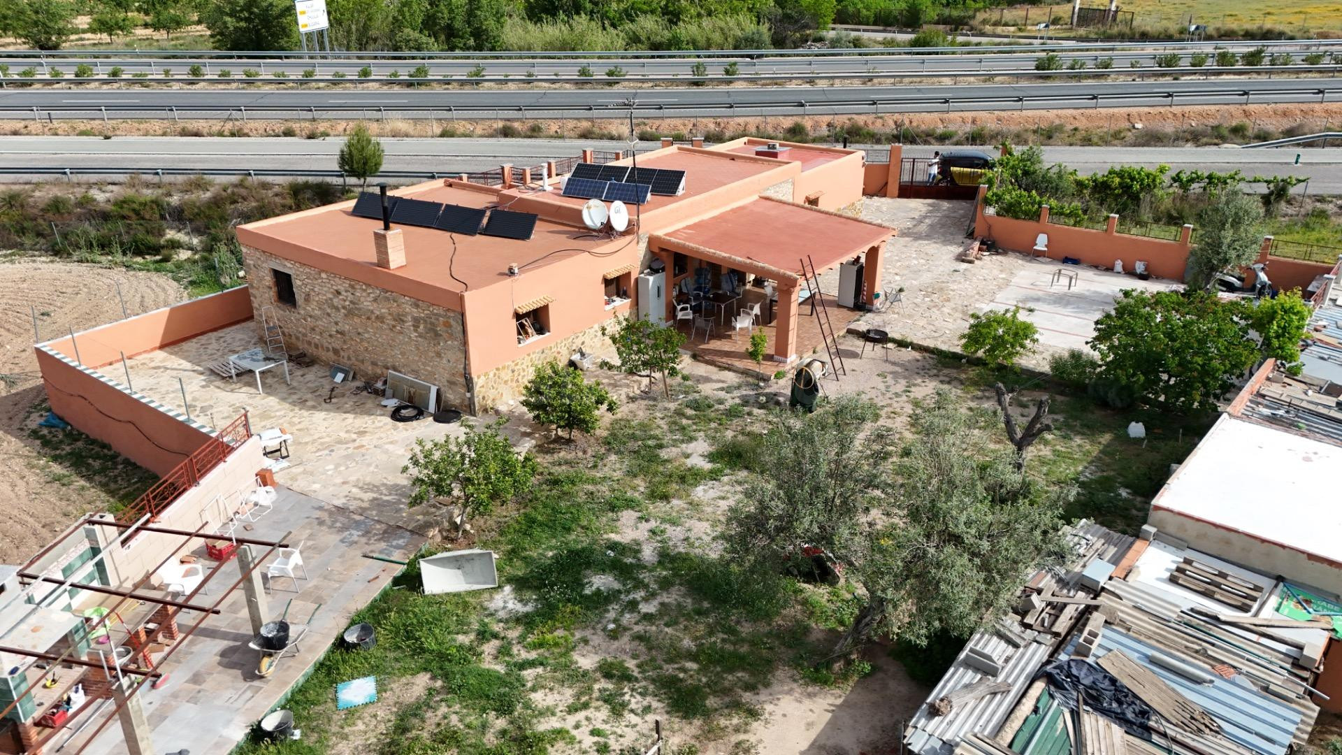 CHALET CON AMPLIA PARCELA EN VILLAR DEL ARZOBISPO - foto 2
