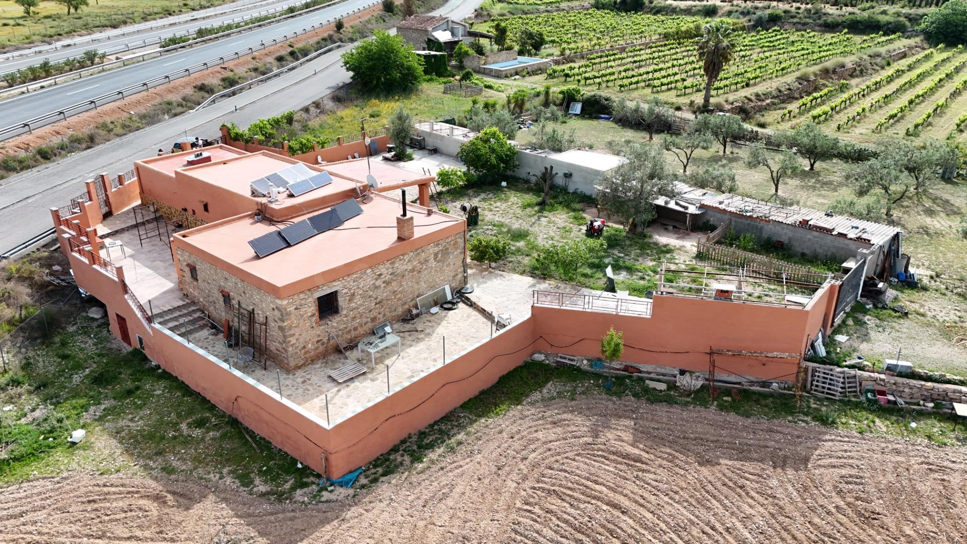 CHALET CON AMPLIA PARCELA EN VILLAR DEL ARZOBISPO - foto 3