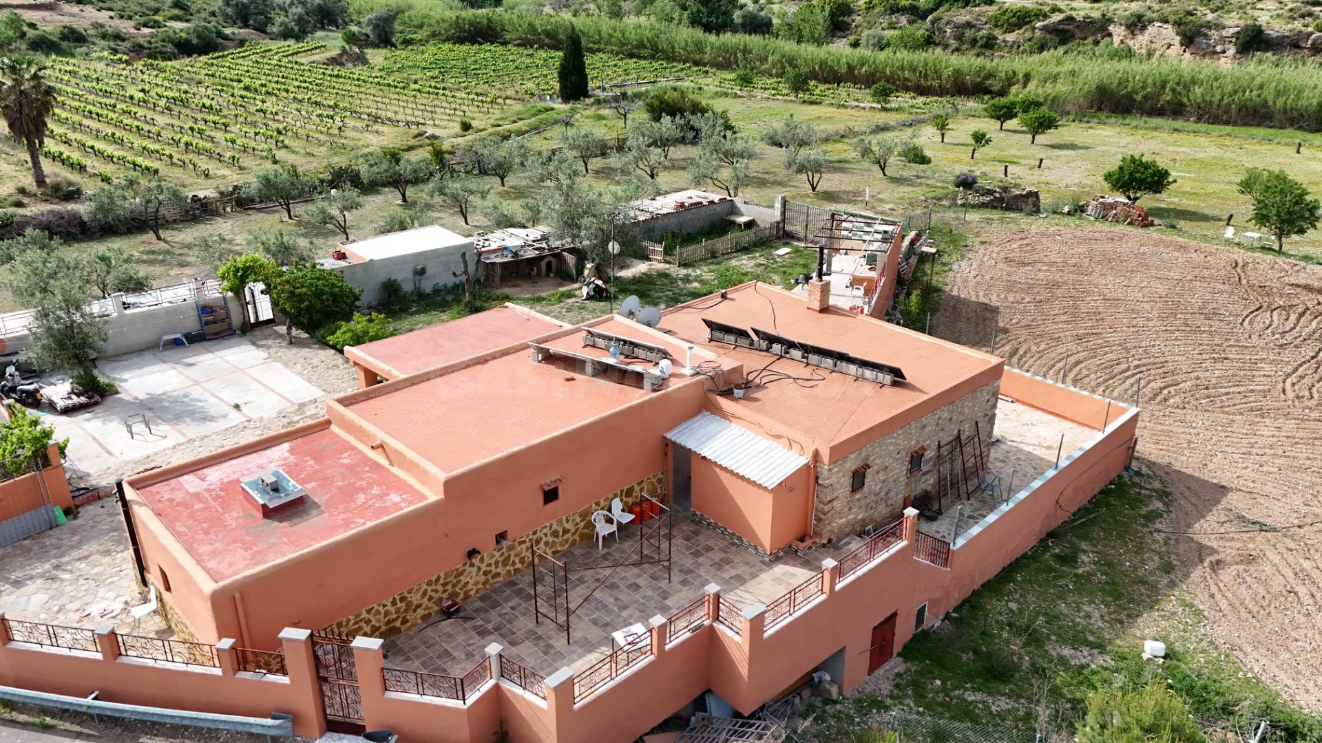 CHALET CON AMPLIA PARCELA EN VILLAR DEL ARZOBISPO - foto 4