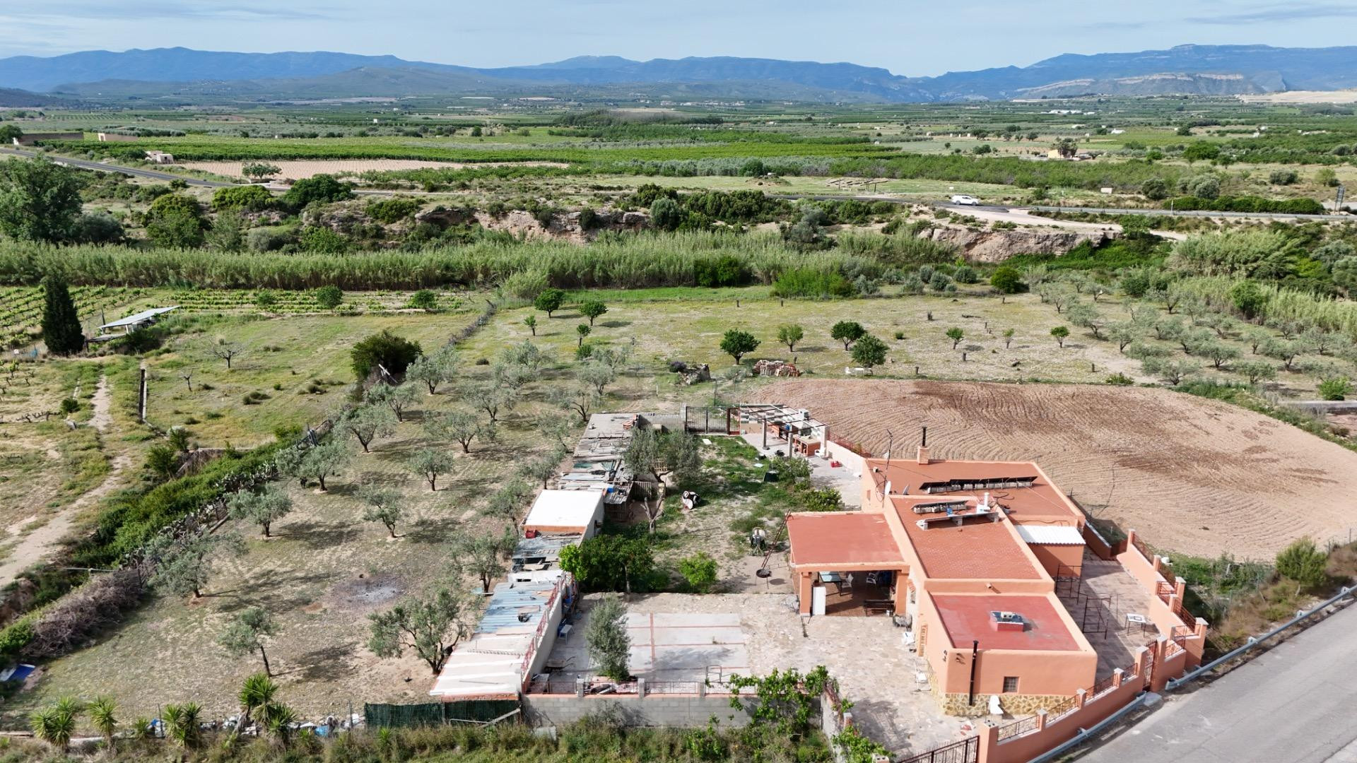 CHALET CON AMPLIA PARCELA EN VILLAR DEL ARZOBISPO - foto 5