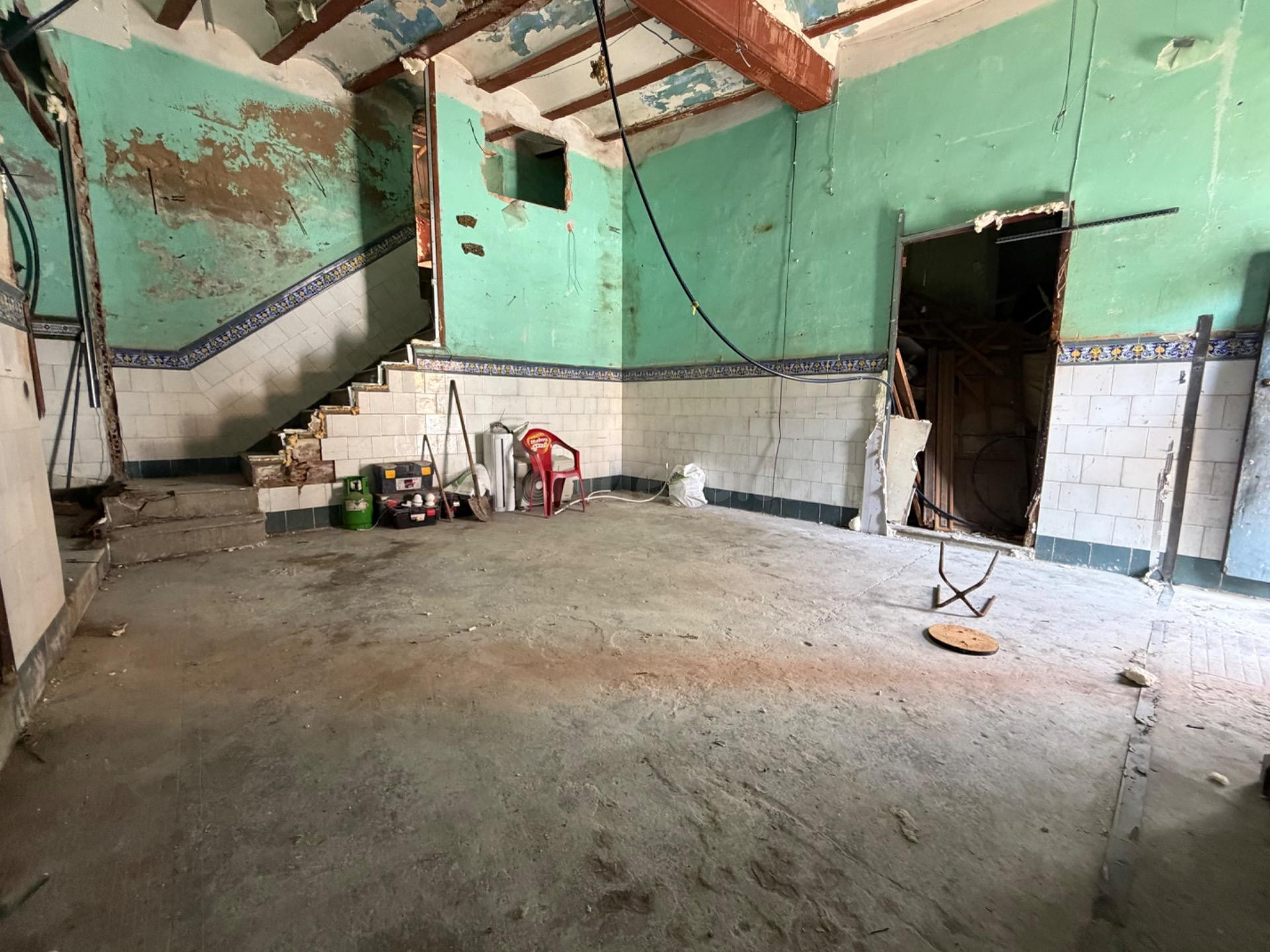 GRAN CASA DE PUEBLO PARA REFORMAR - foto 2