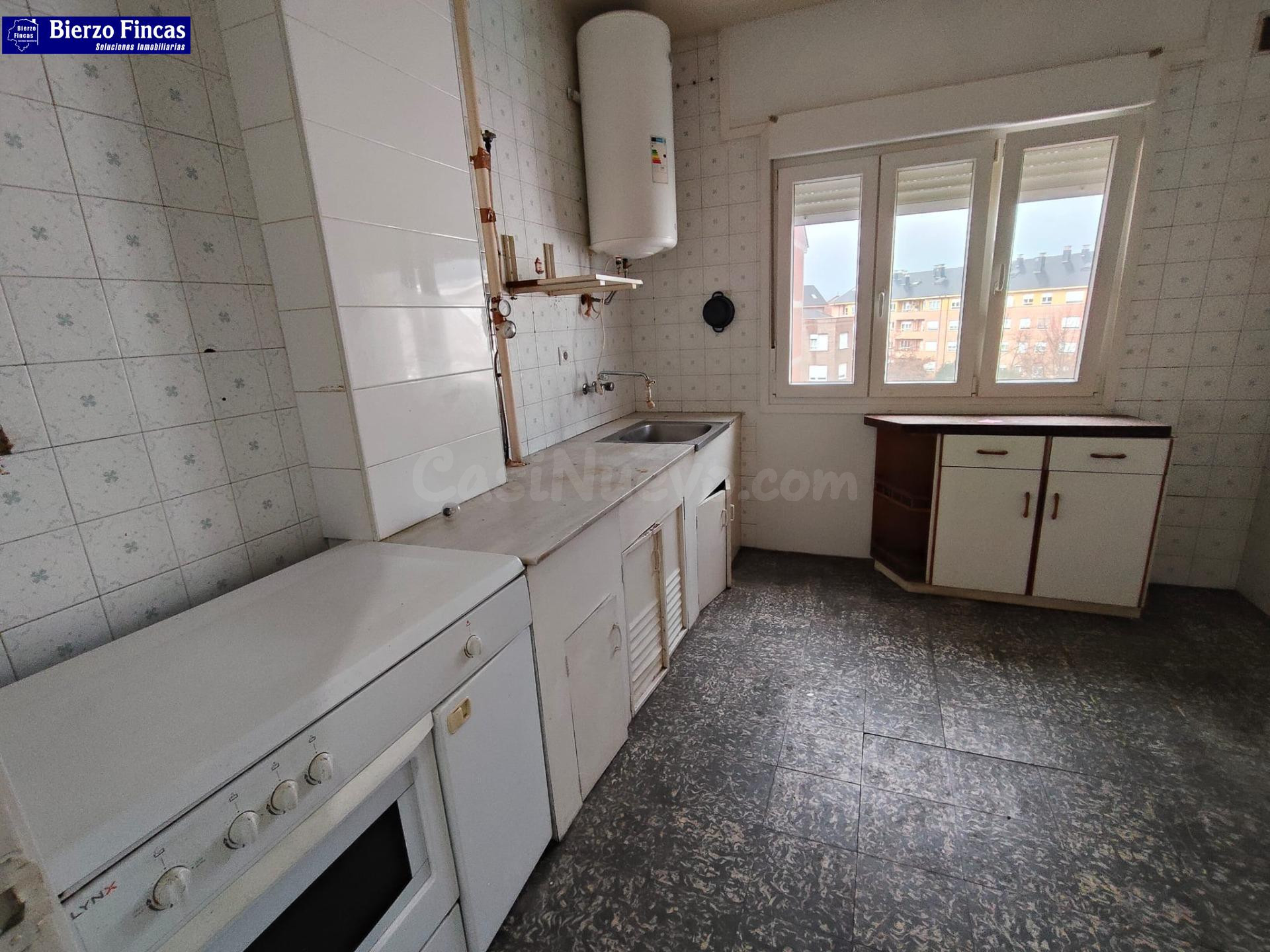 SE VENDE PISO CON ASCENSOR EN PONFERRADA - foto 4