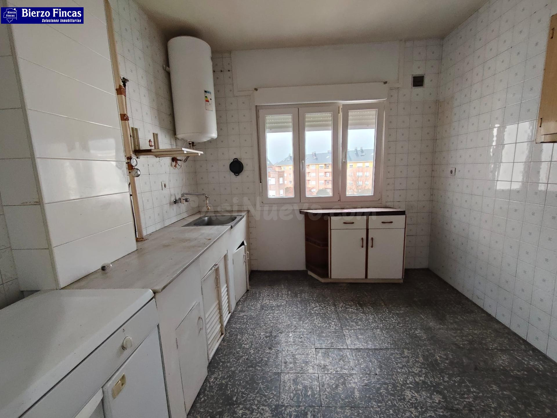 SE VENDE PISO CON ASCENSOR EN PONFERRADA - foto 5