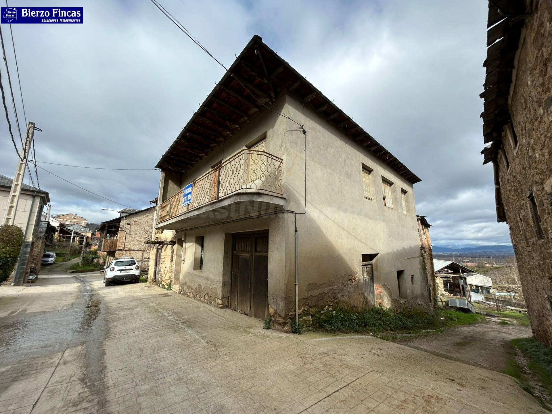 ️️️SE VENDE CASA PARA REFORMAR EN SANTALLA DEL BIERZO CON TE