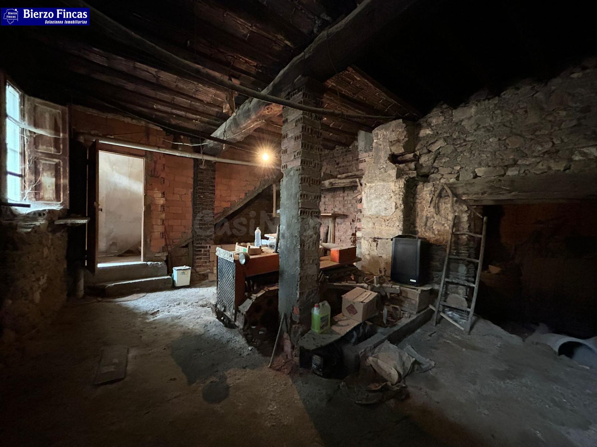 ️️️SE VENDE CASA PARA REFORMAR EN SANTALLA DEL BIERZO CON TE - foto 4
