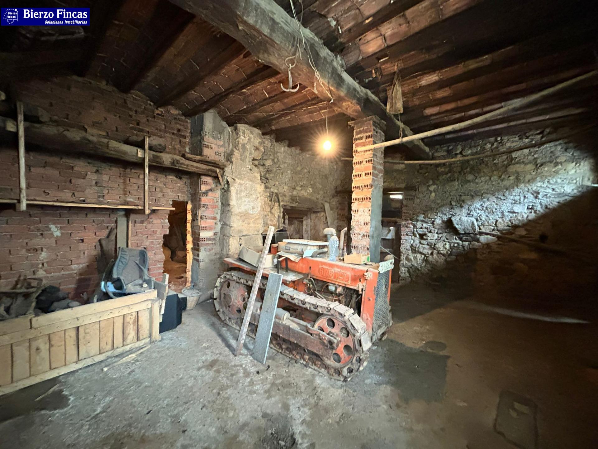 ️️️SE VENDE CASA PARA REFORMAR EN SANTALLA DEL BIERZO CON TE - foto 5