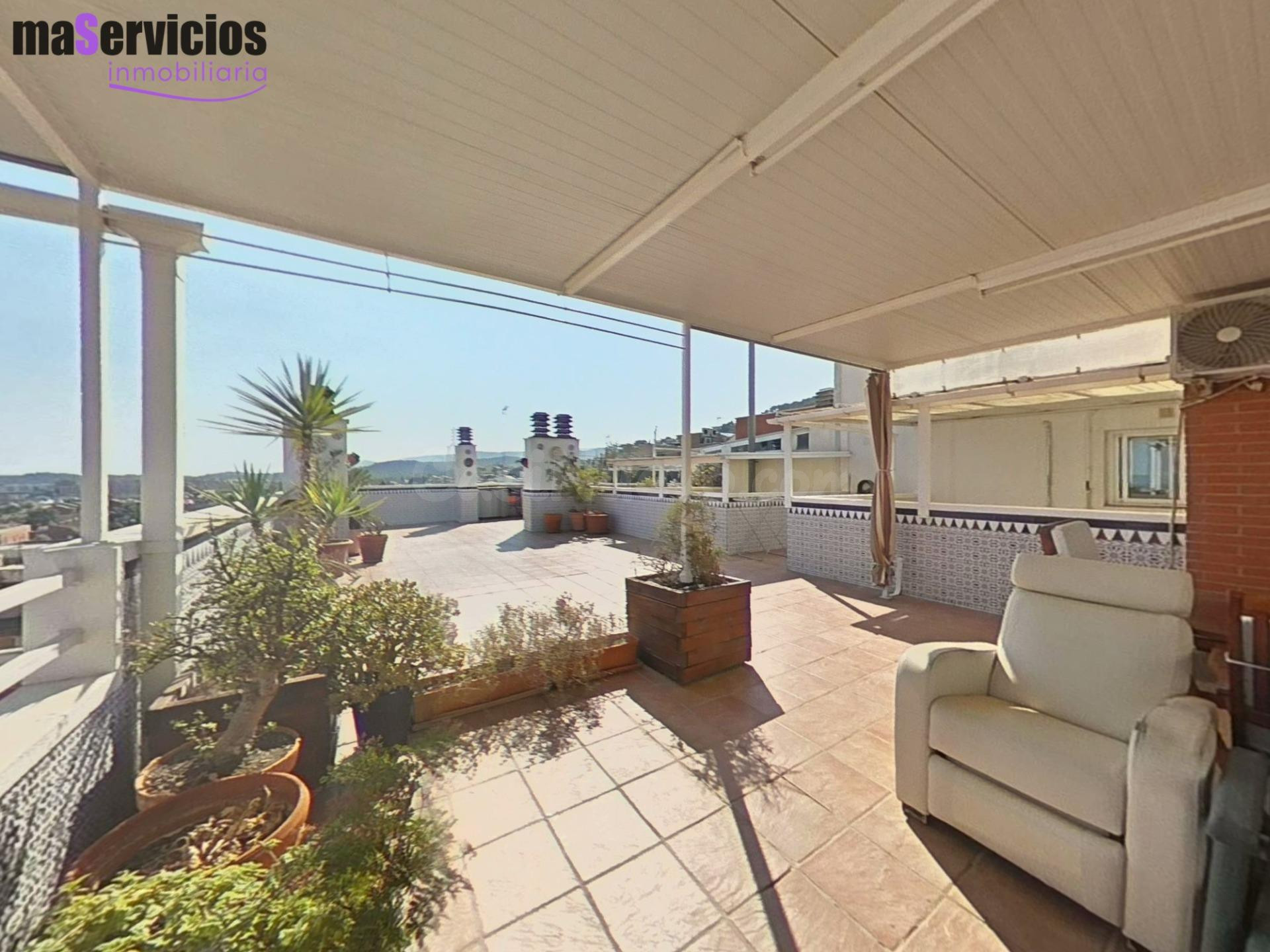 Ático único con terraza panorámica en Albarrosa, Viladecans - foto 2
