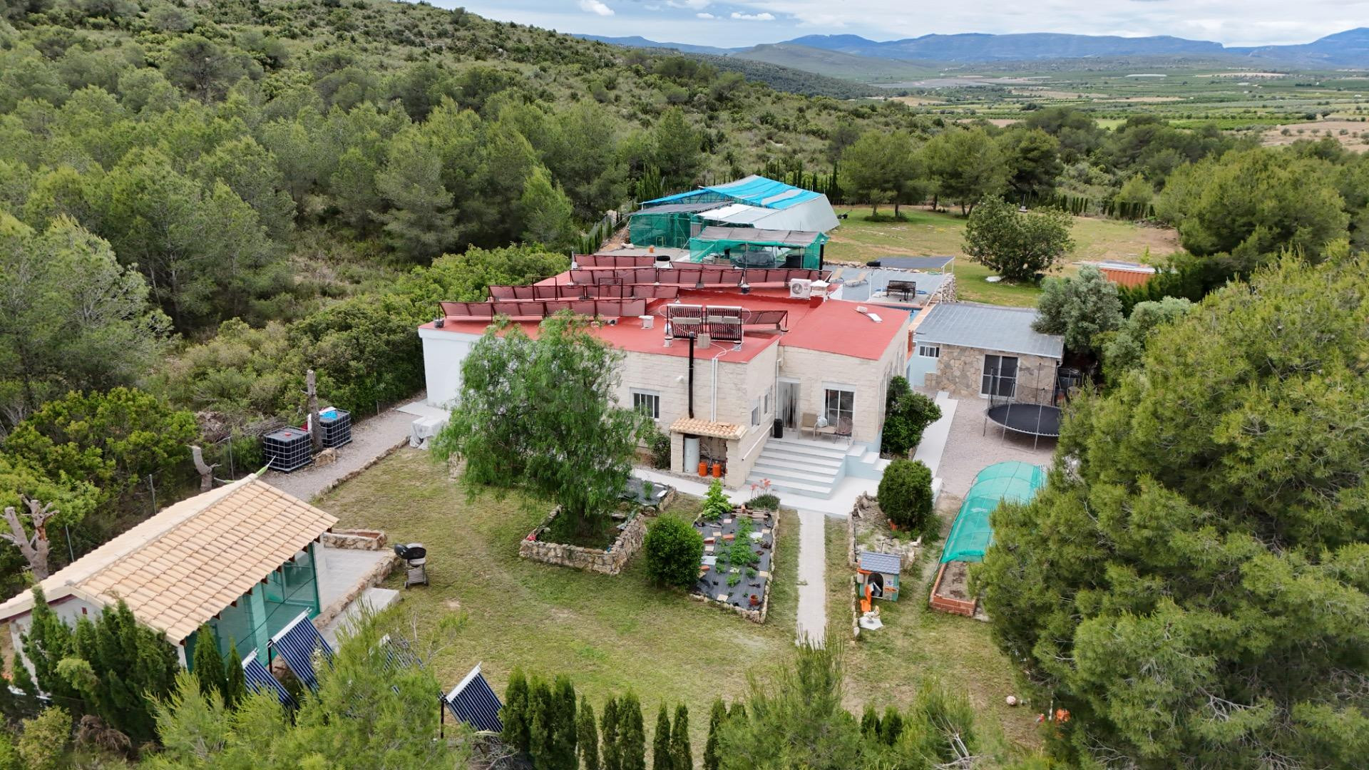 NEGOCIO Y VIVIENDA EN VILLAR DEL ARZOBISPO - foto 2