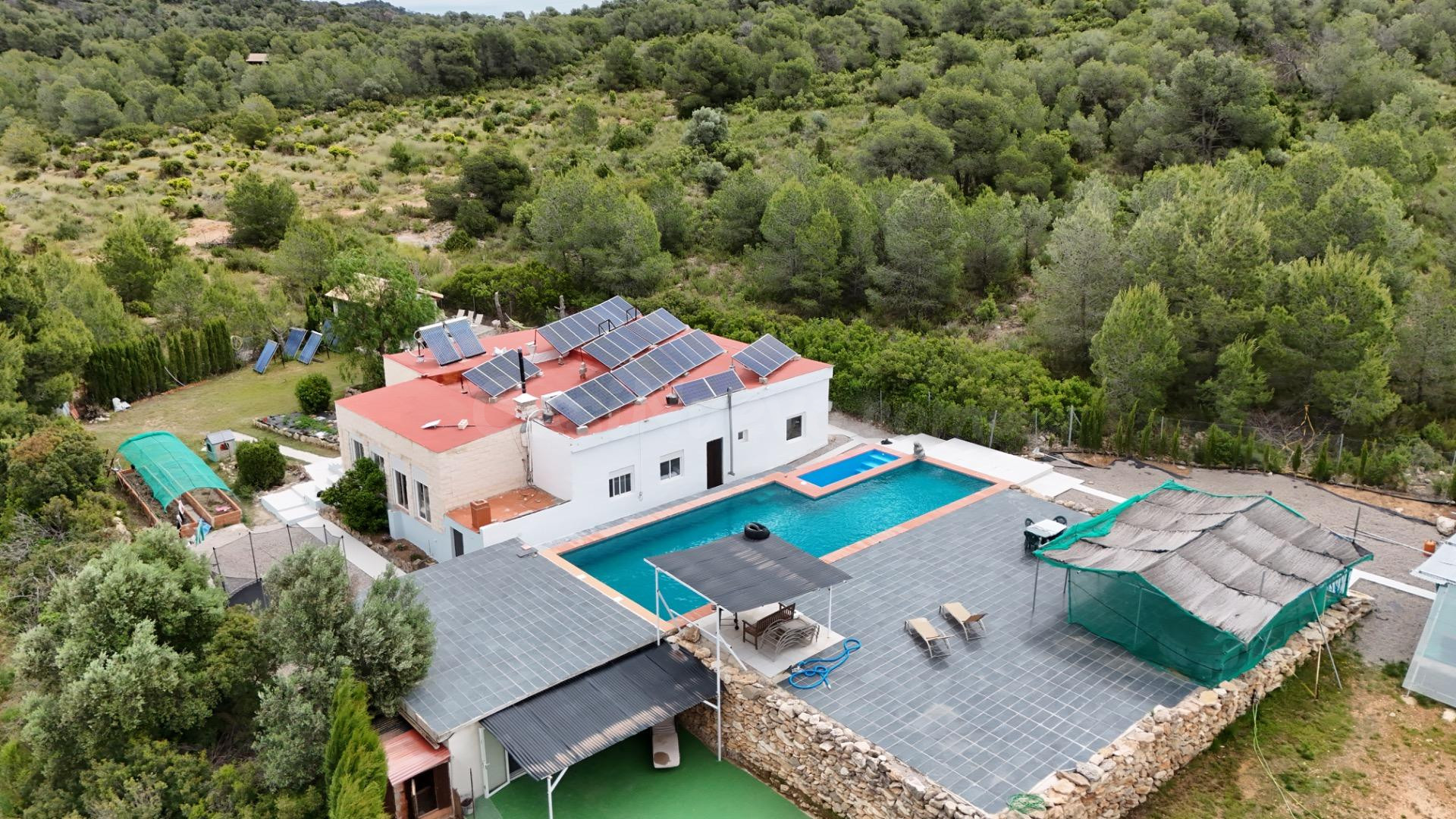 NEGOCIO Y VIVIENDA EN VILLAR DEL ARZOBISPO - foto 4