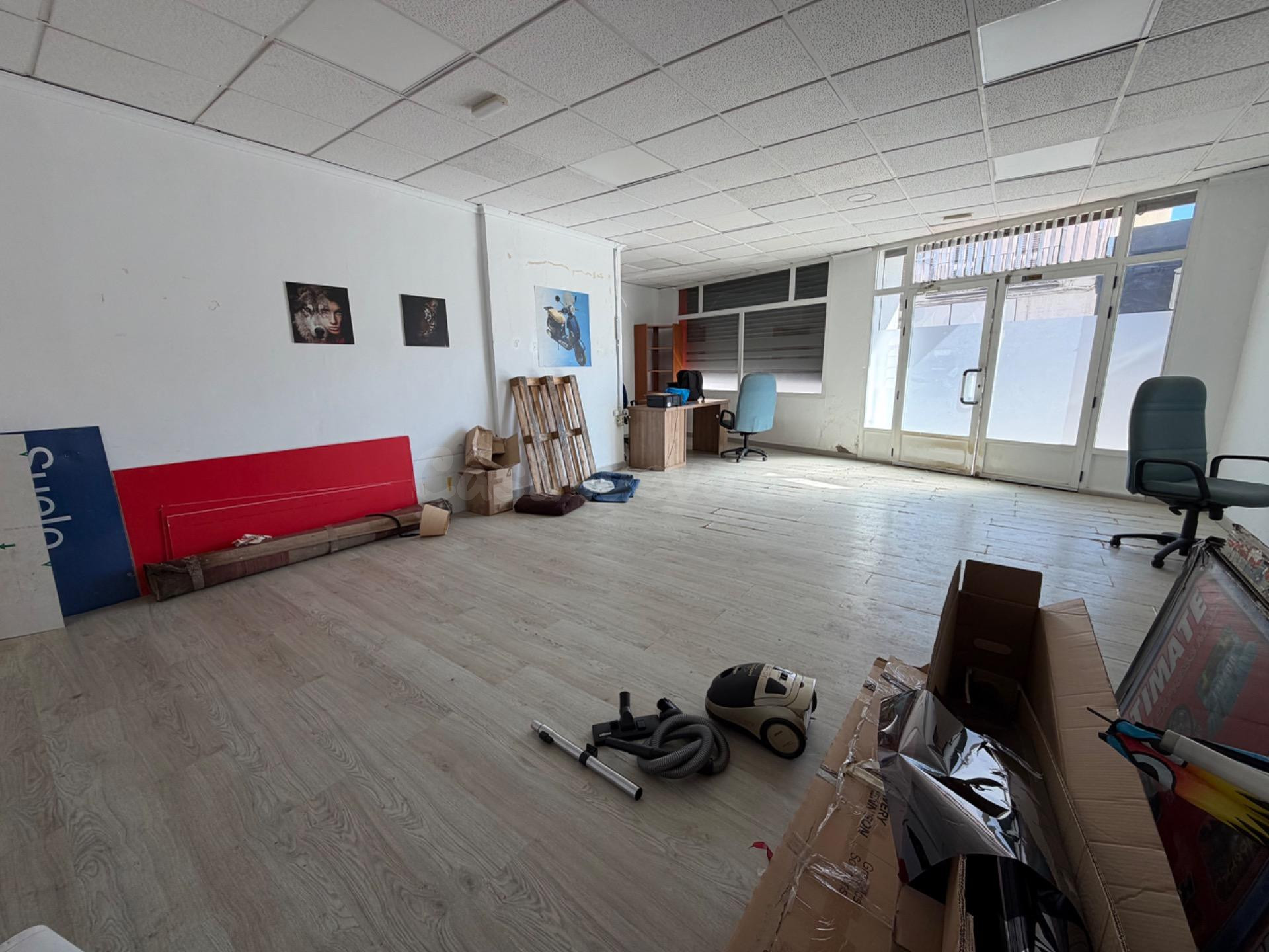 LOCAL COMERCIAL CON VIABILIDAD PARA CAMBIO DE USO A VIVIENDA - foto 3