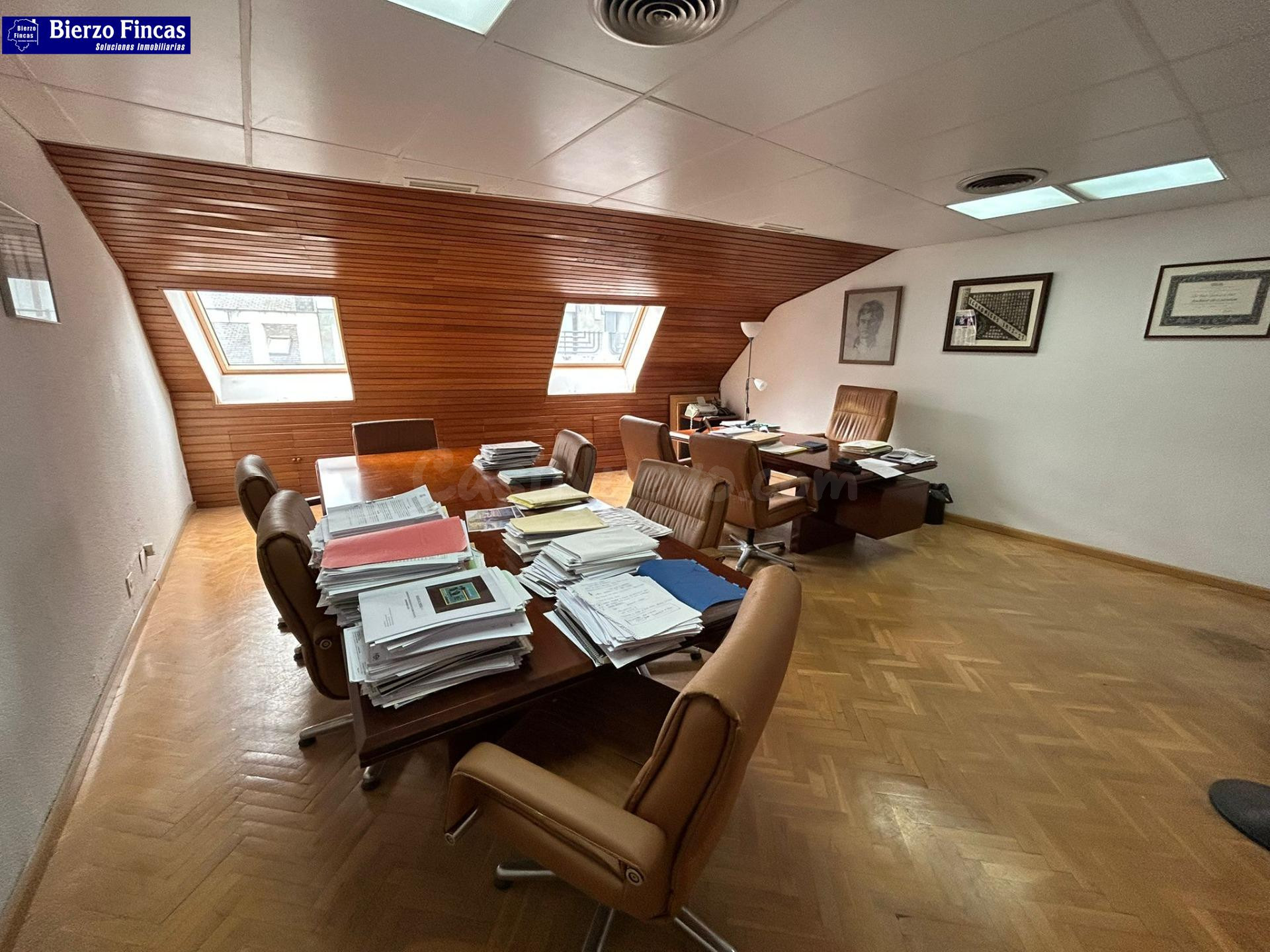SE VENDE VENDE OFICINA EN EL CENTRO DE PONFERRADA - foto 2