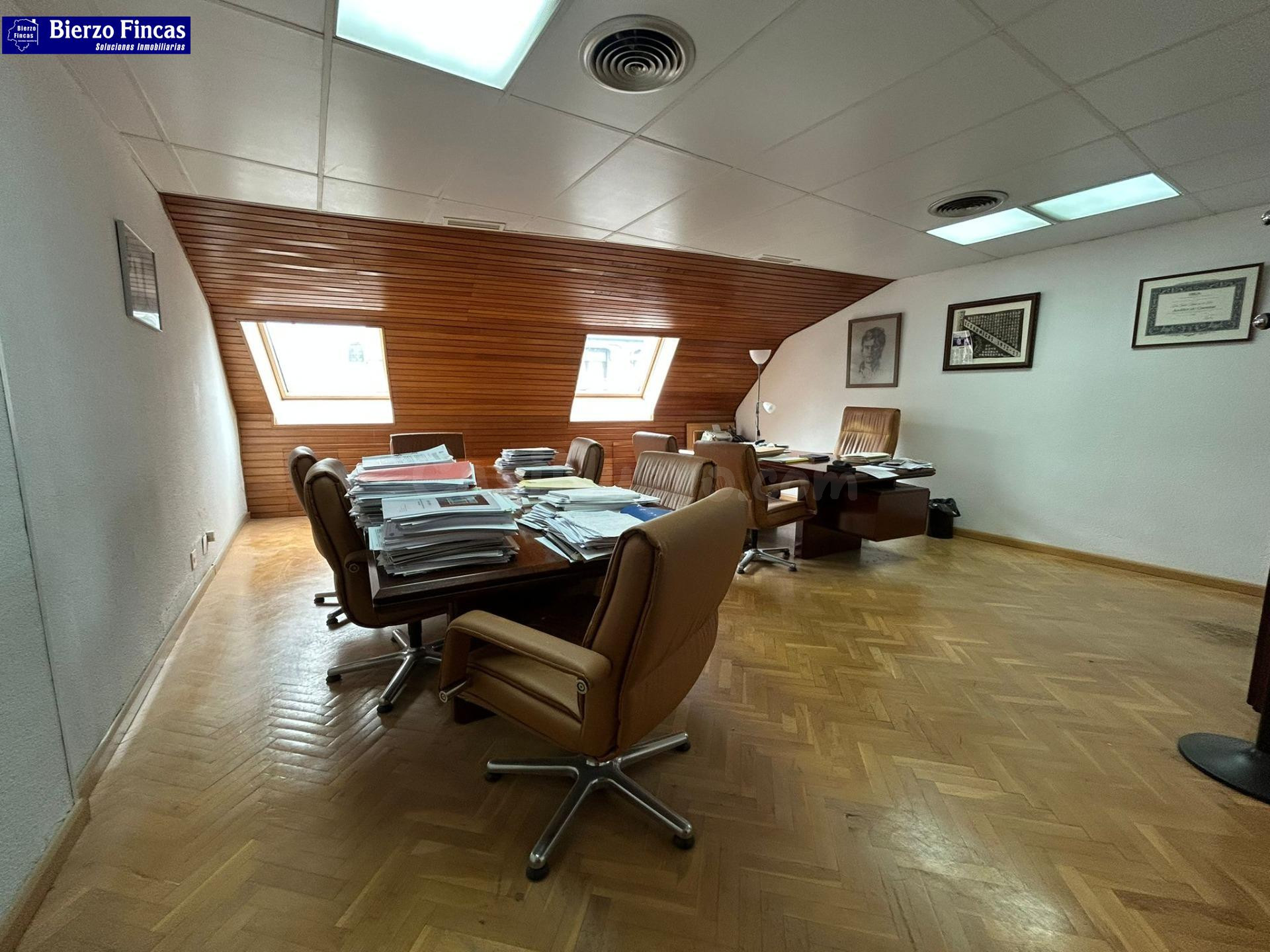 SE VENDE VENDE OFICINA EN EL CENTRO DE PONFERRADA - foto 5