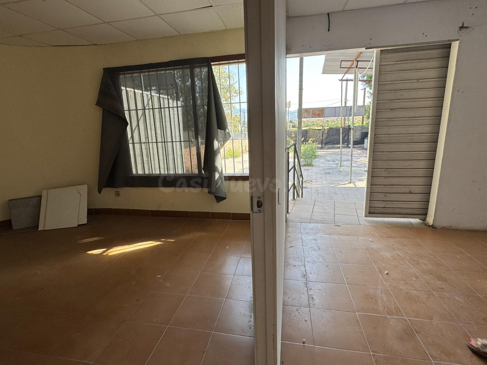 Amplio solar con almacén y oficinas en Santa Coloma de Cerve - foto 3