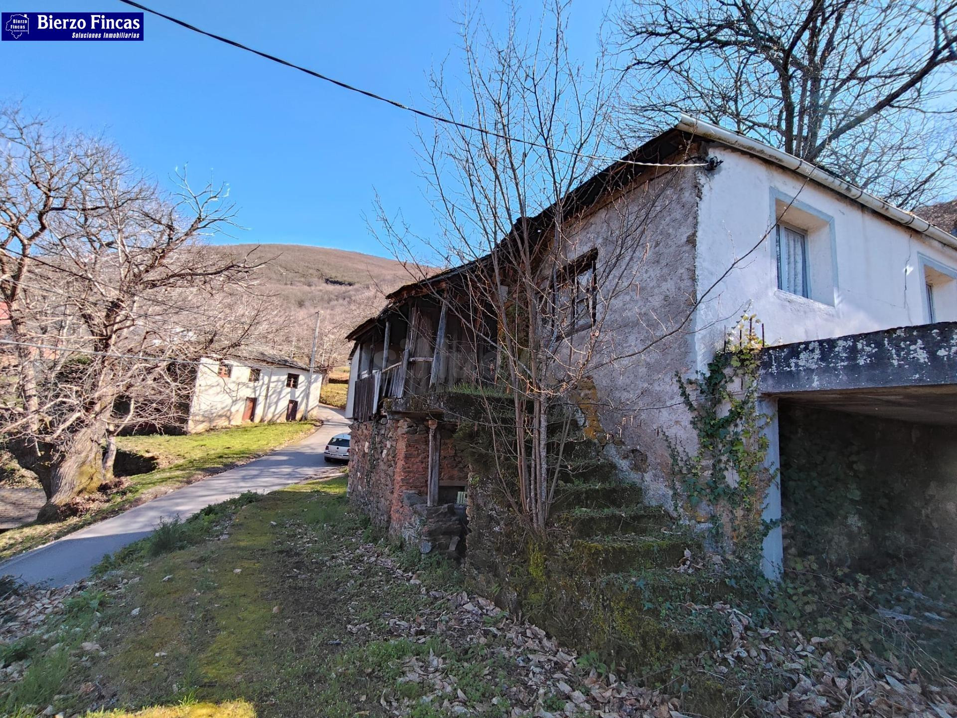 SE VENDE CASA DE PIEDRA PARA REFORMAR EN ROBLEDO DE SOBRECAS