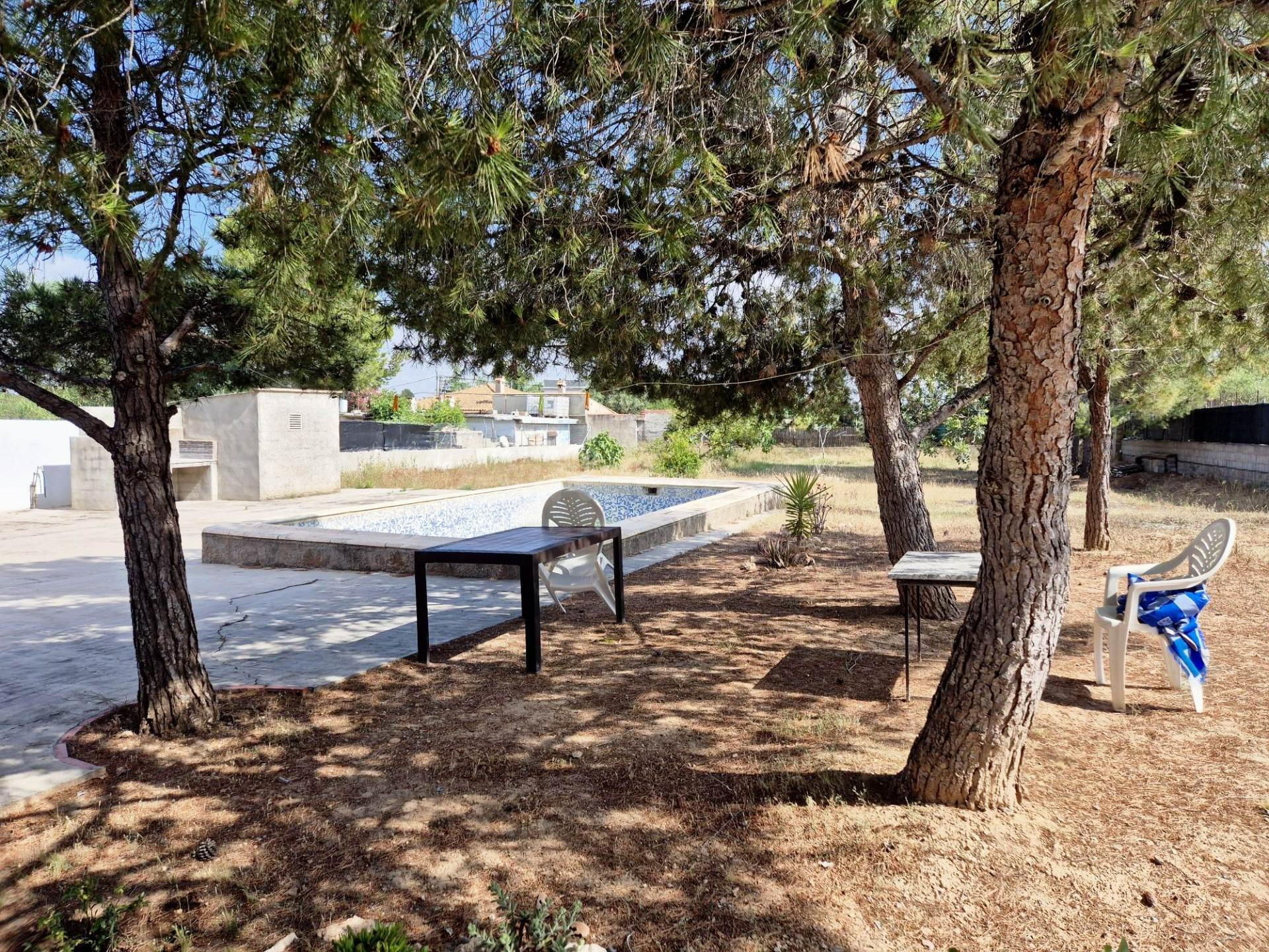Casa de campo con terreno, piscina y excelentes accesos cerc - foto 2