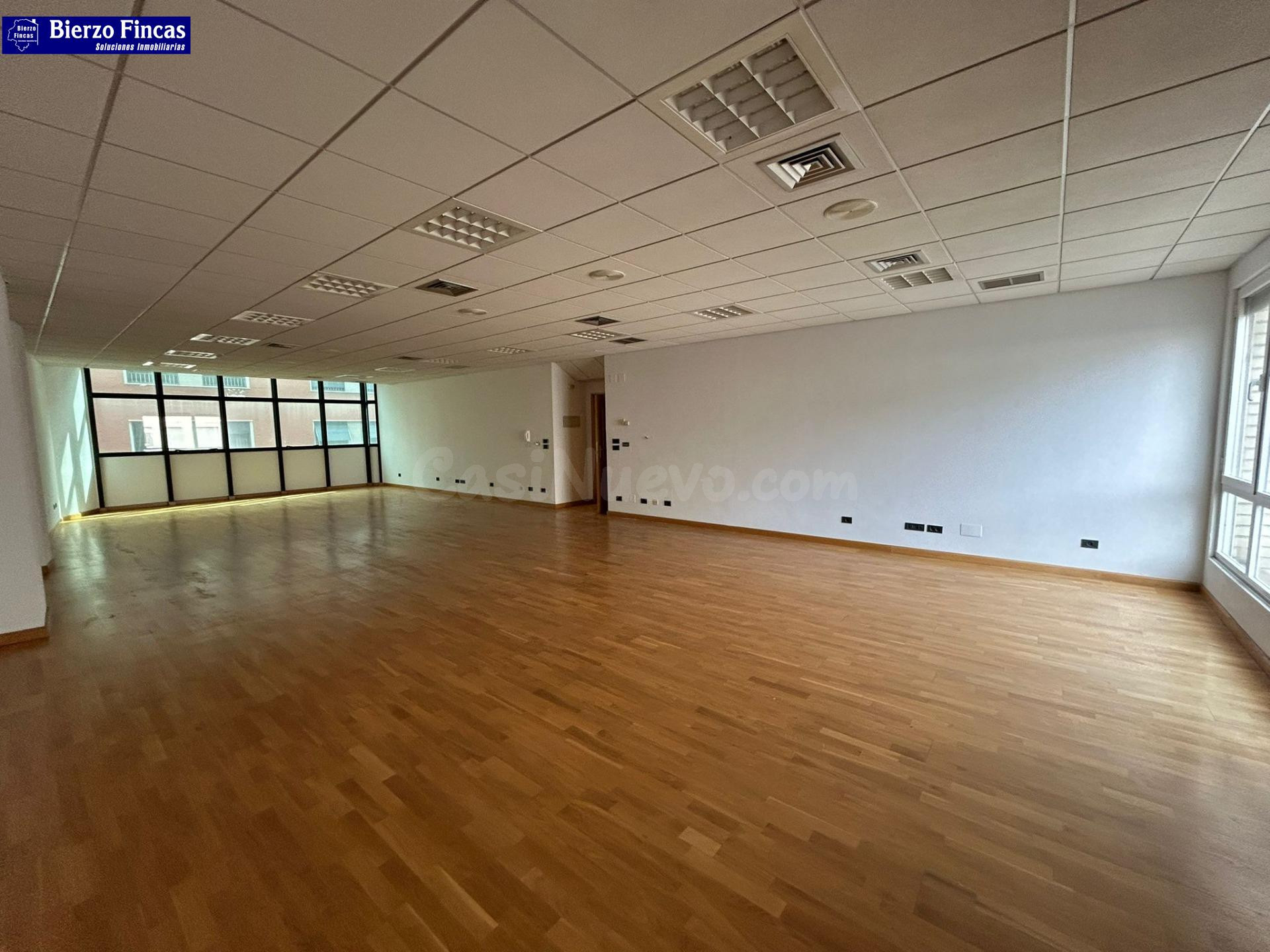 SE ALQUILA OFICINAS EN PLAZA LAZURTEGUI