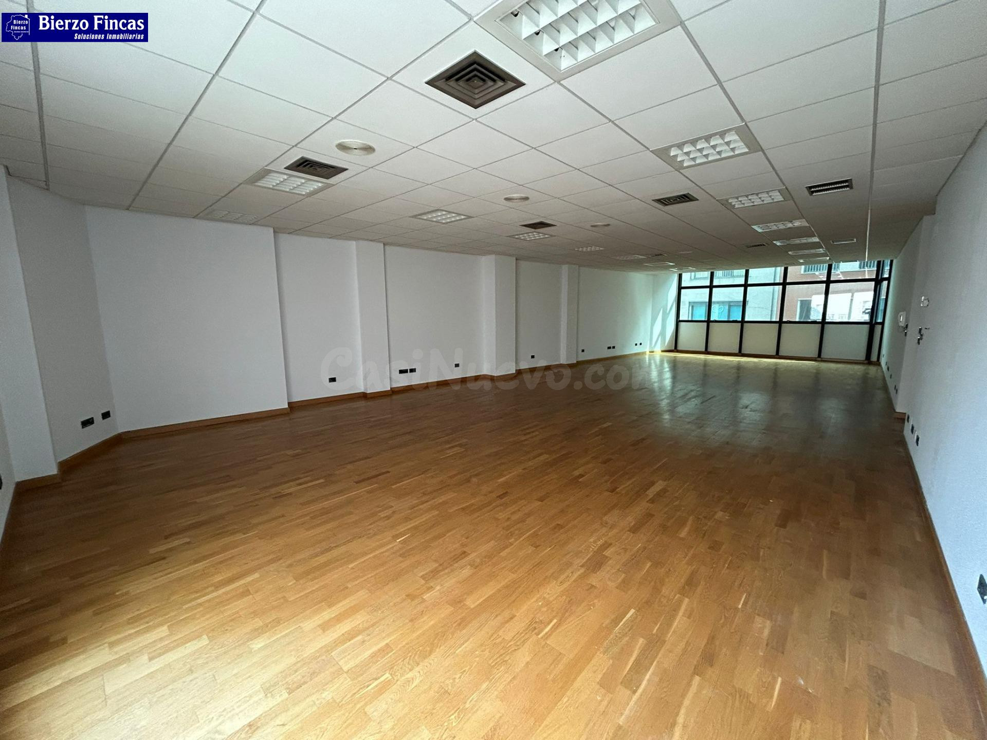 SE ALQUILA OFICINAS EN PLAZA LAZURTEGUI - foto 2