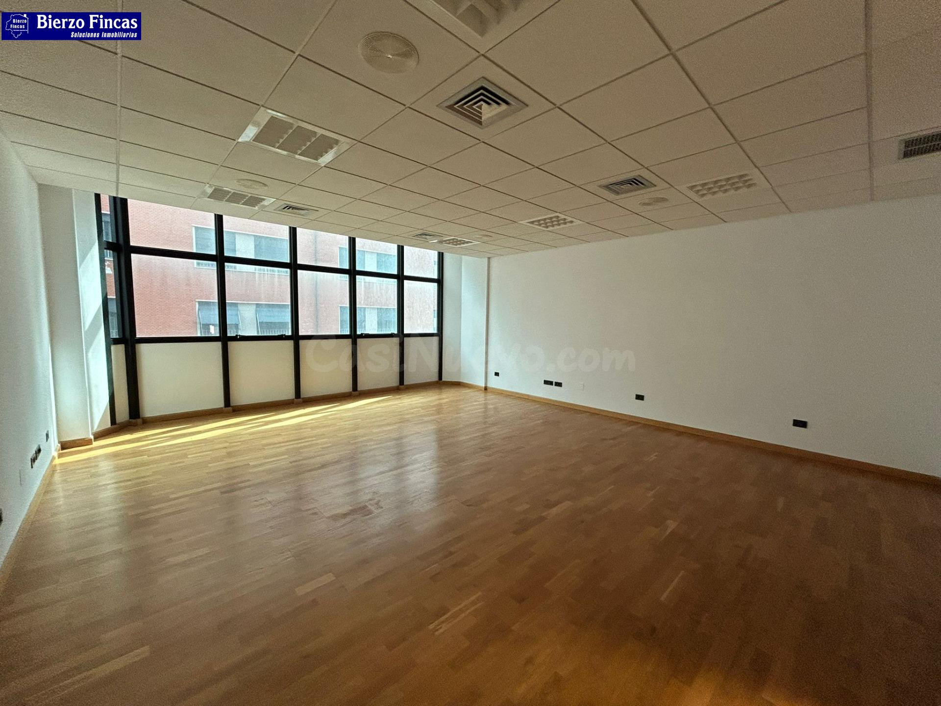 SE ALQUILA OFICINAS EN PLAZA LAZURTEGUI - foto 3
