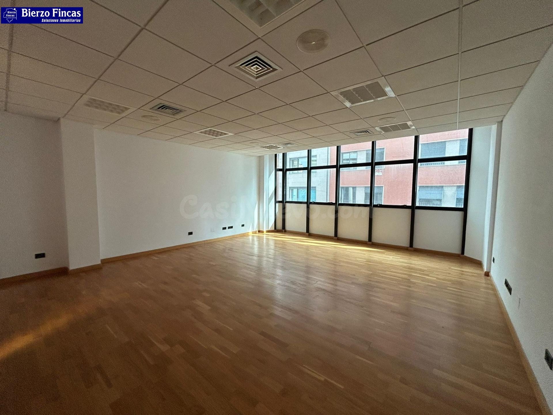 SE ALQUILA OFICINAS EN PLAZA LAZURTEGUI - foto 4