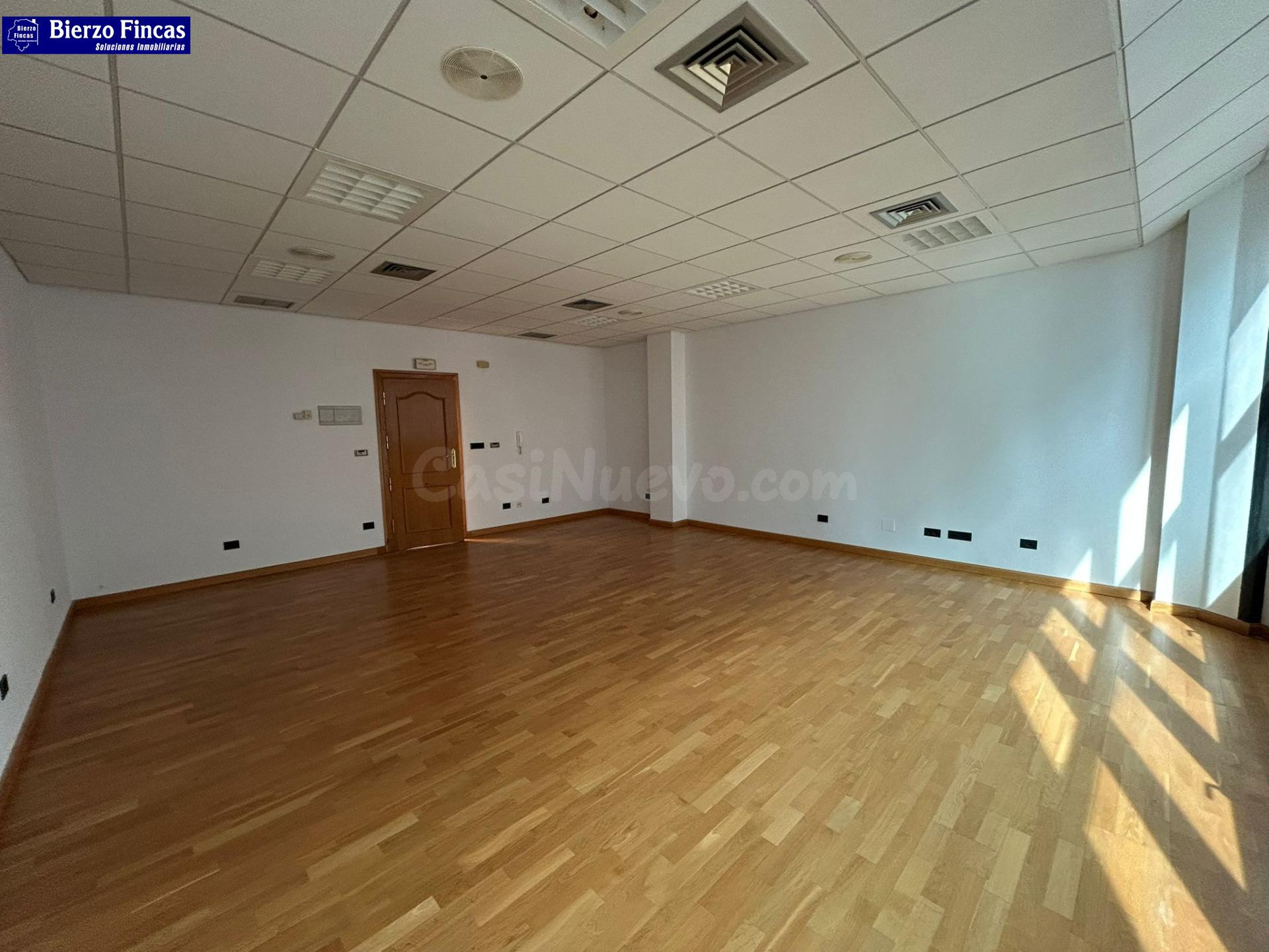 SE ALQUILA OFICINAS EN PLAZA LAZURTEGUI - foto 5