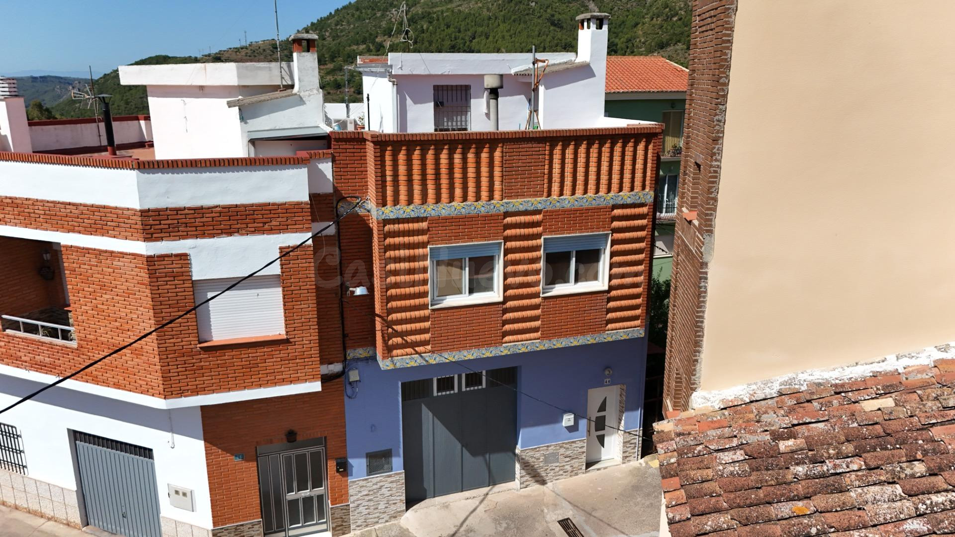ESTUPENDA CASA DE PUEBLO EN GATOVA