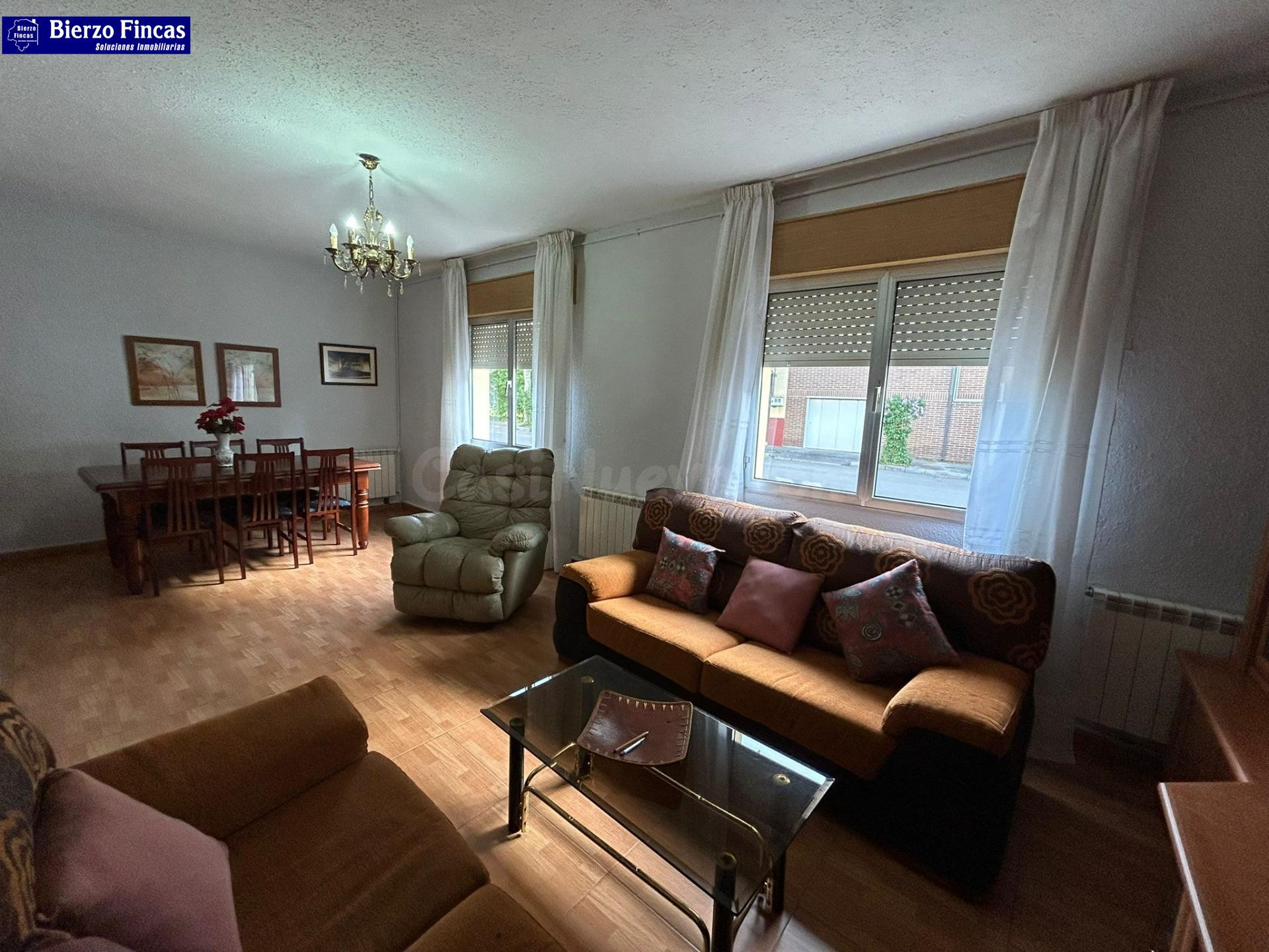 SE VENDE CASA CON TERRENO EN LA PLACA - foto 4