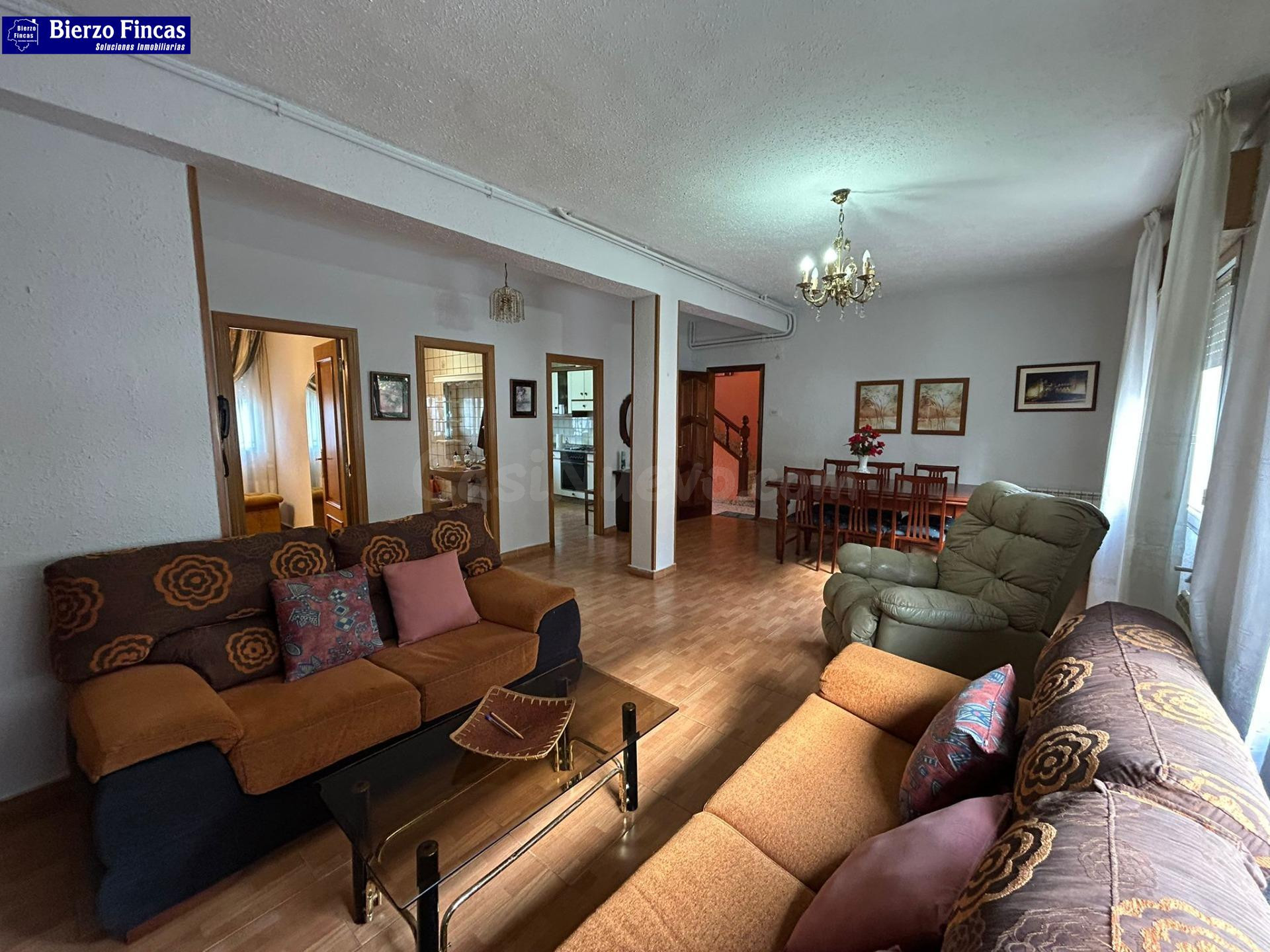 SE VENDE CASA CON TERRENO EN LA PLACA - foto 5