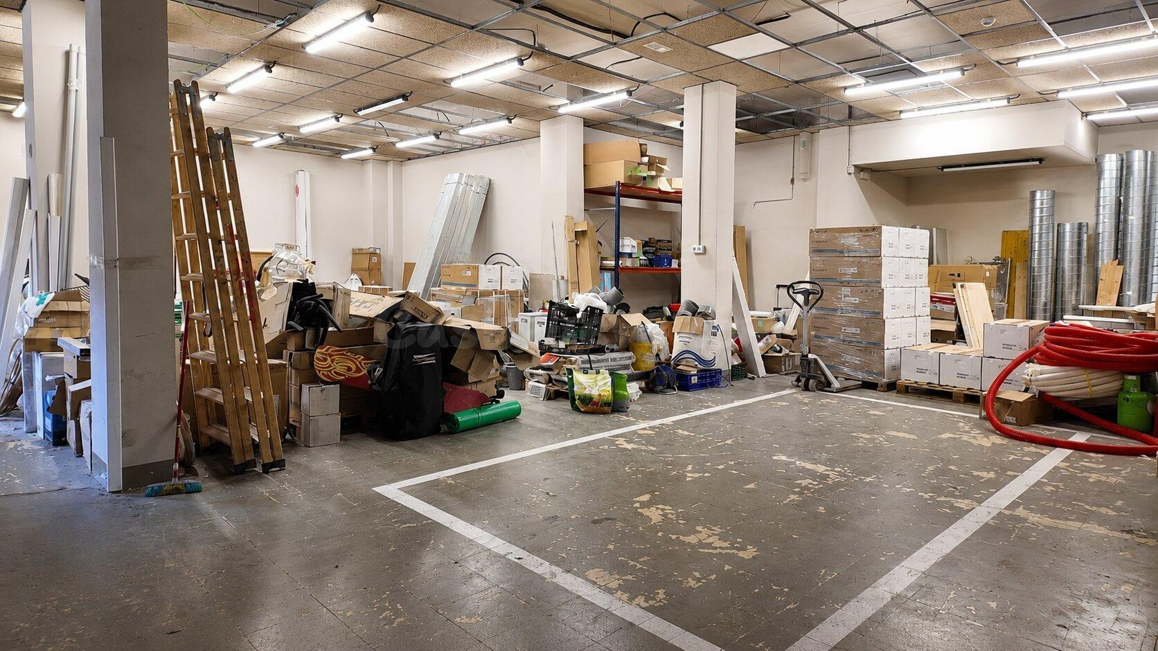 Local-almacén de 200 m2 con acceso para vehículos en Horta-G - foto 2