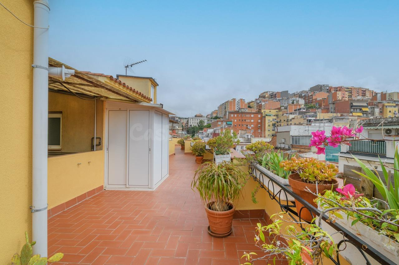 Sobreático con gran terraza privativa en Horta-Guinardo - foto 2