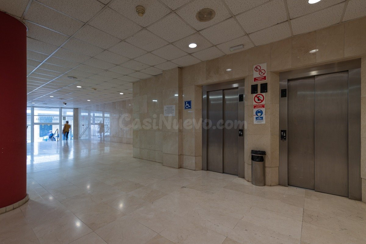 Oficina en alquiler o venta en Edificio Internacional, Santa - foto 3